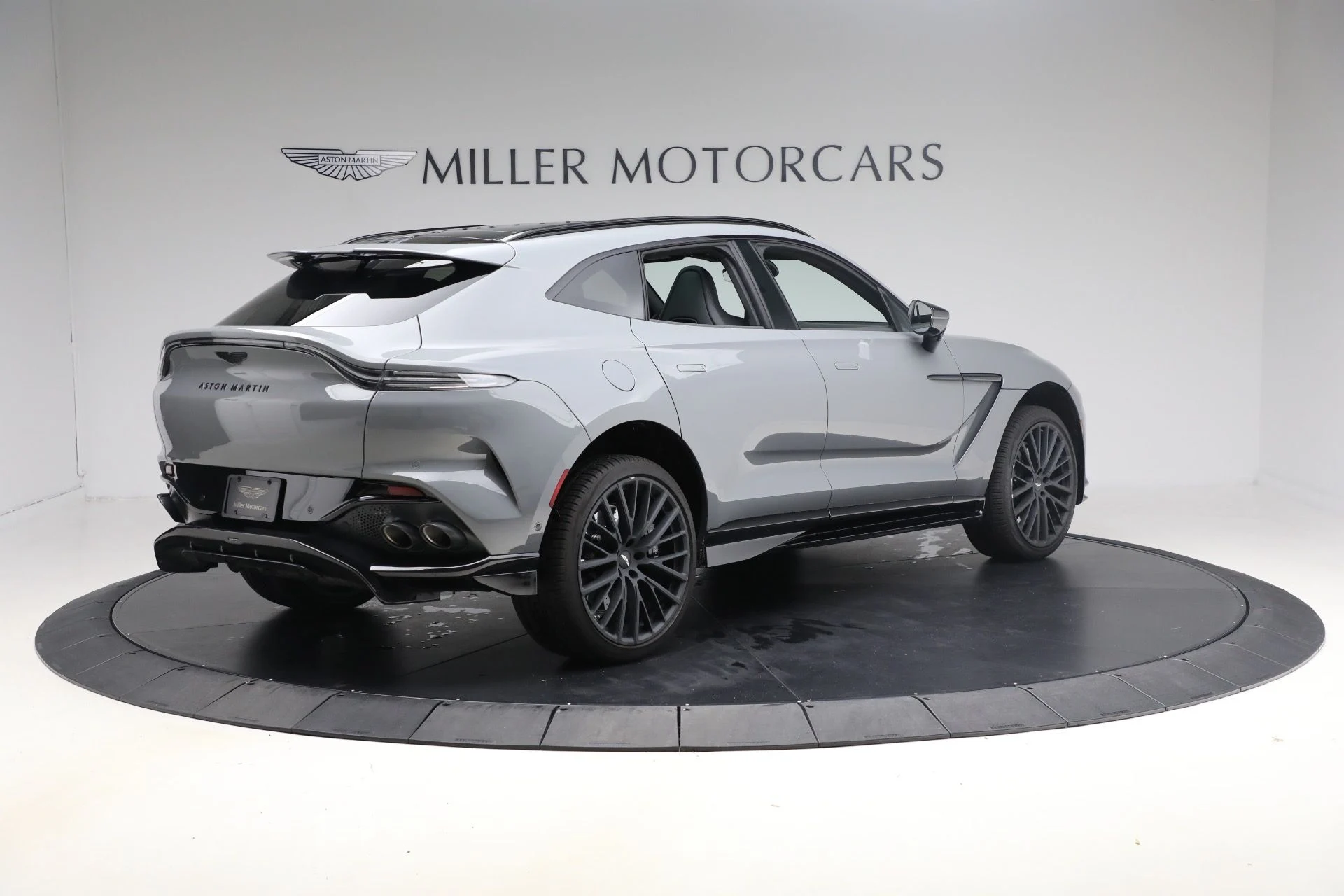 mph007_3039256749_New_2025_Aston_Martin_DBX_707_1762018387_a404ab934d