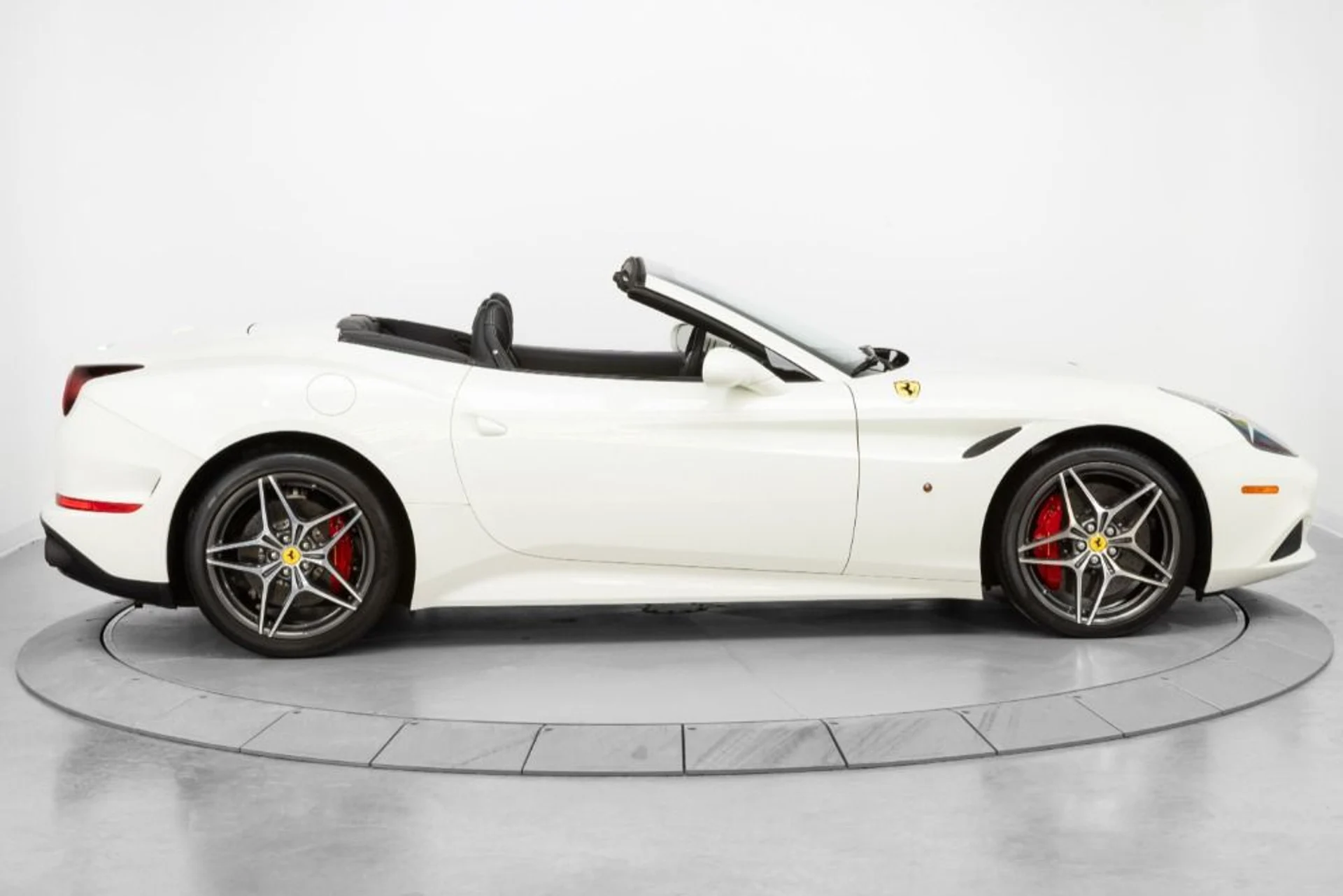 mph007_3056782139_Used_2016_Ferrari_California_T_6d4d267942