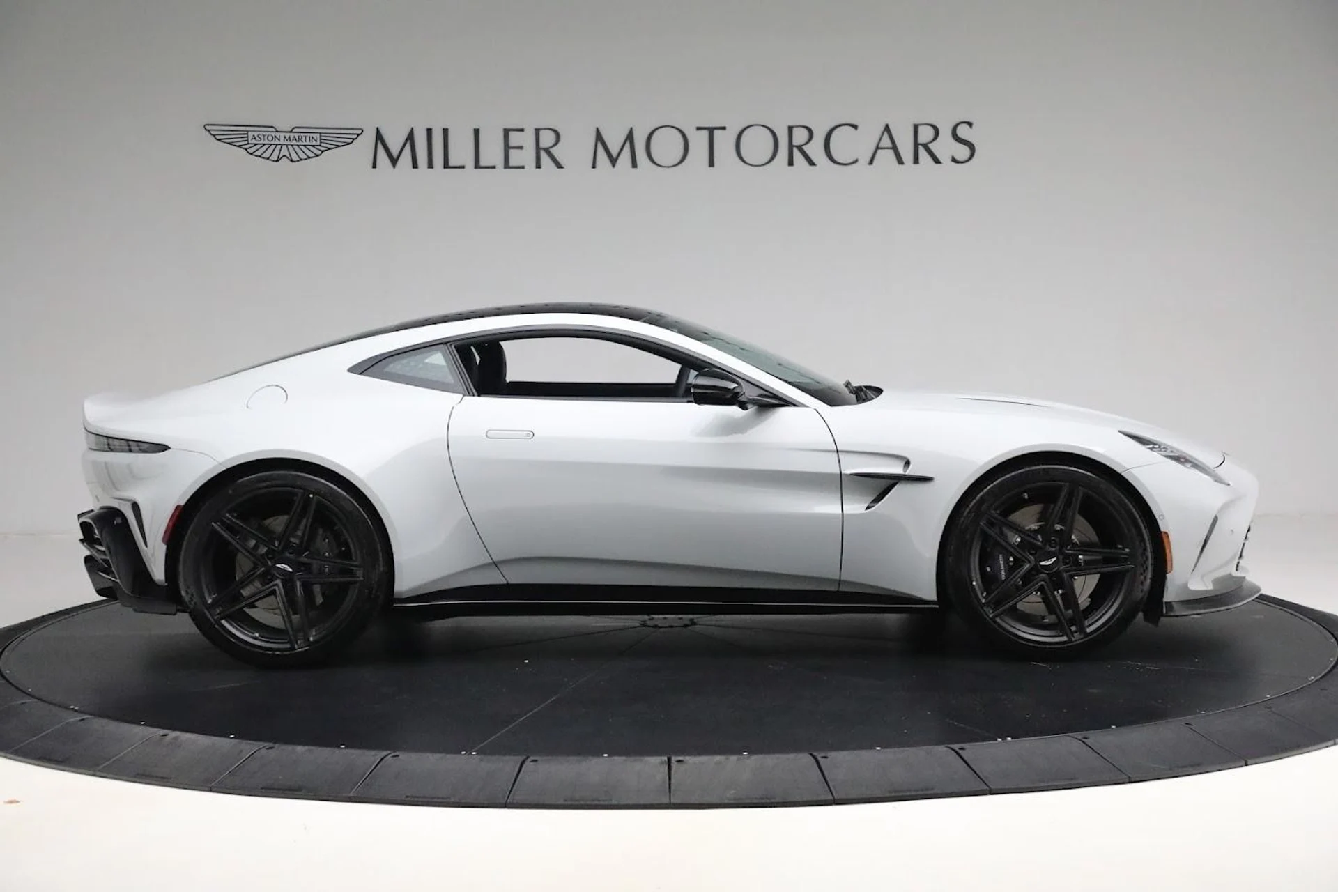 mph007_3064226377_New_2025_Aston_Martin_Vantage_f6dd4047d5