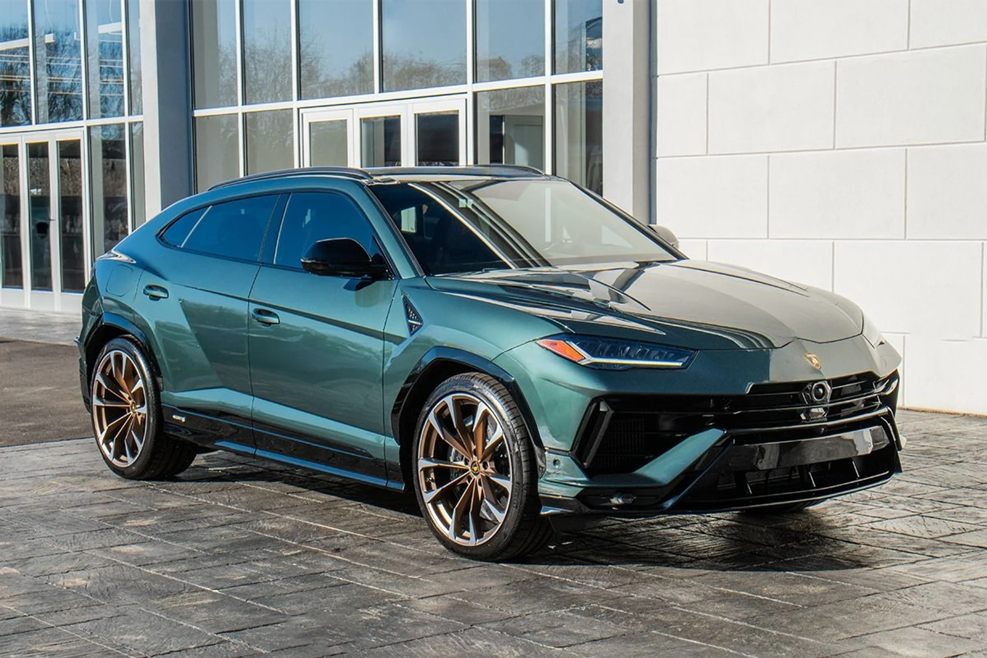 mph007_3086397325_Used_2024_Lamborghini_Urus_S_1769870775_d4c7bc8549