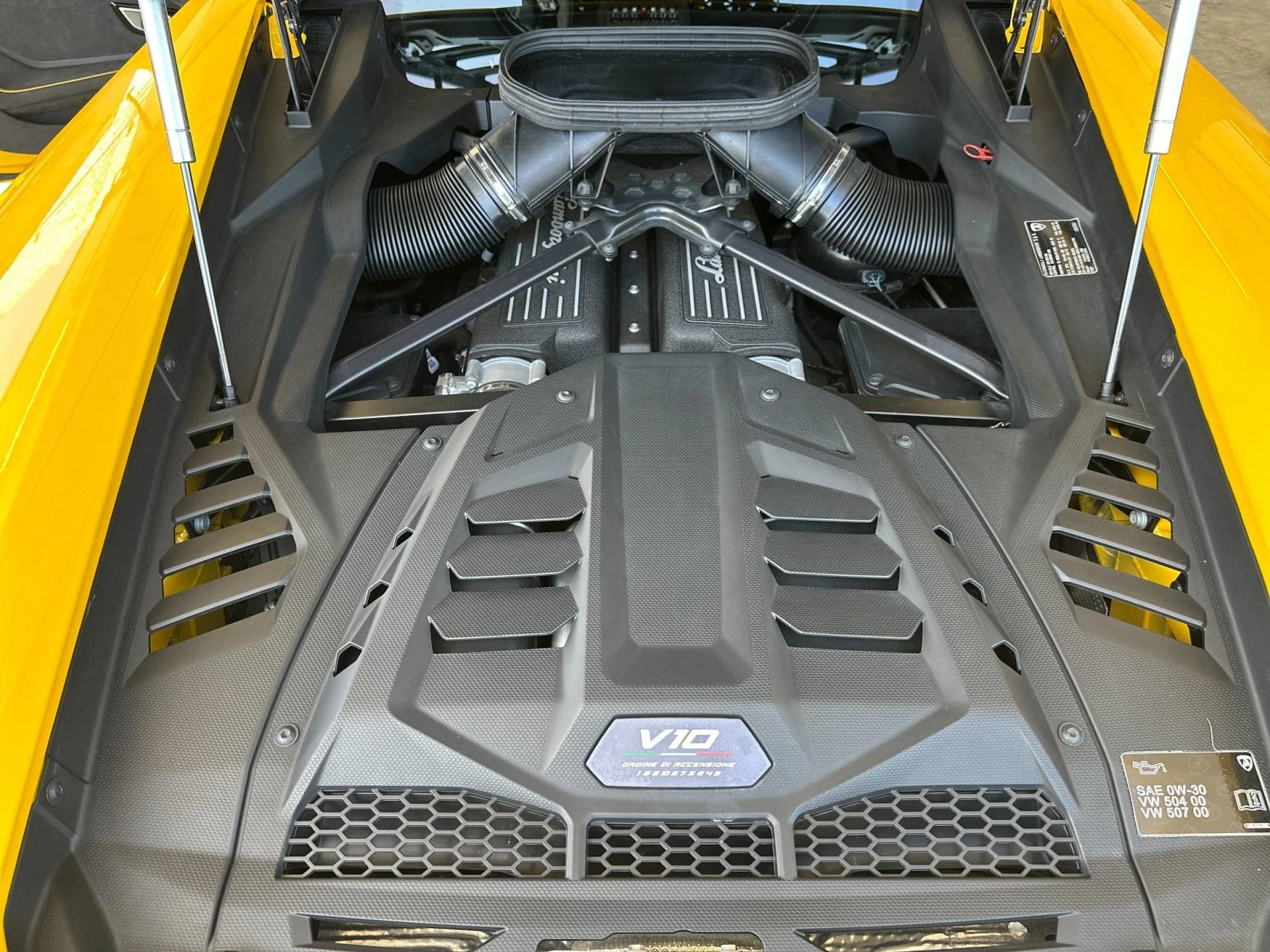 mph007_3113212045_Used_2023_Lamborghini_Huracan_Sterrato_Base_1747423533_c8a2c7f1c8