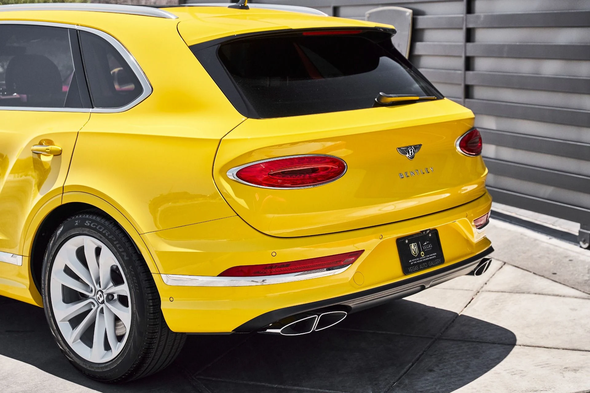 mph007_3114487635_Used_2023_Bentley_Bentayga_V8_1780708973_c0f3b37250