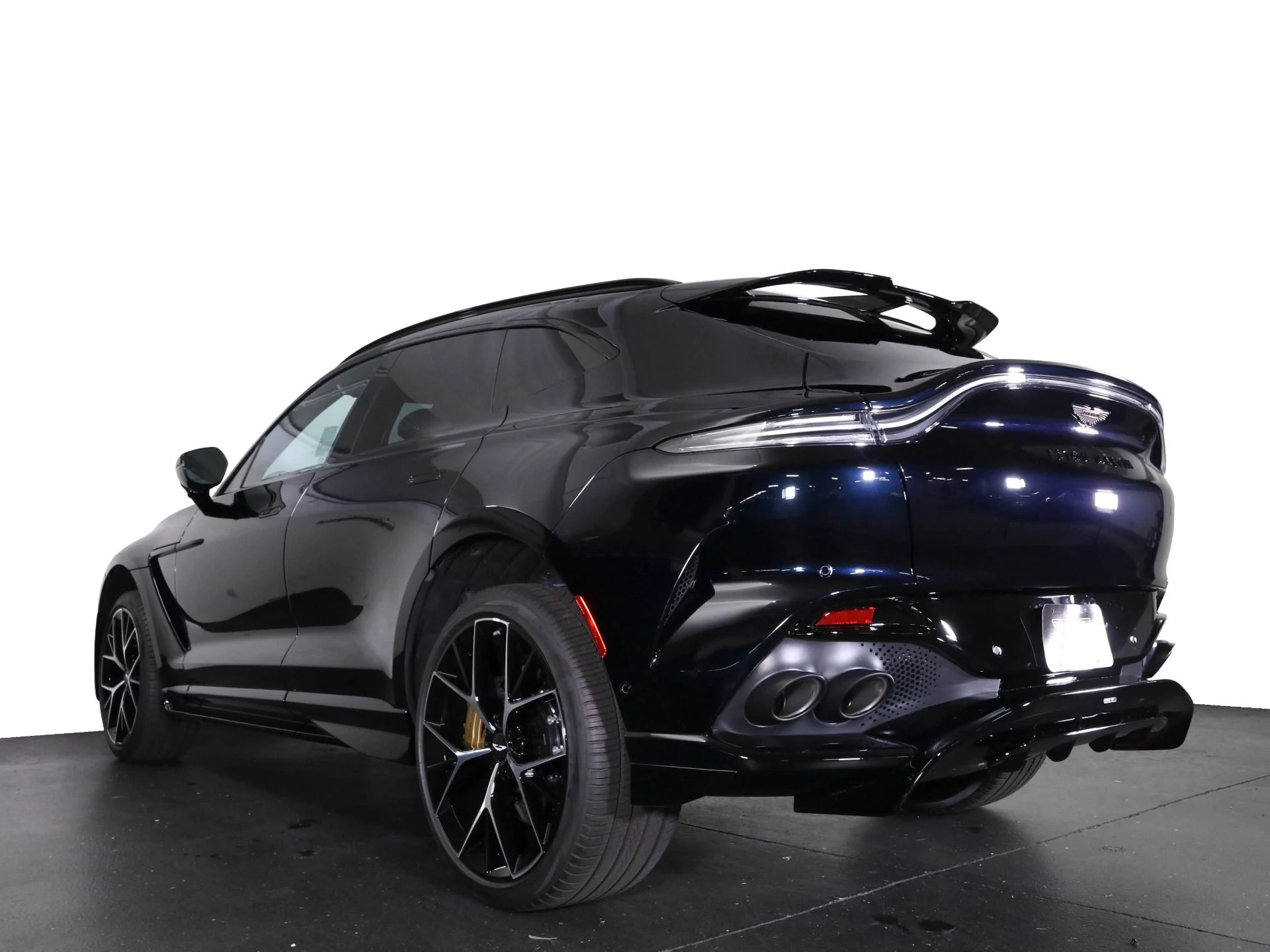 mph007_3133084936_New_2025_Aston_Martin_DBX_707_1768455345_d06878d740