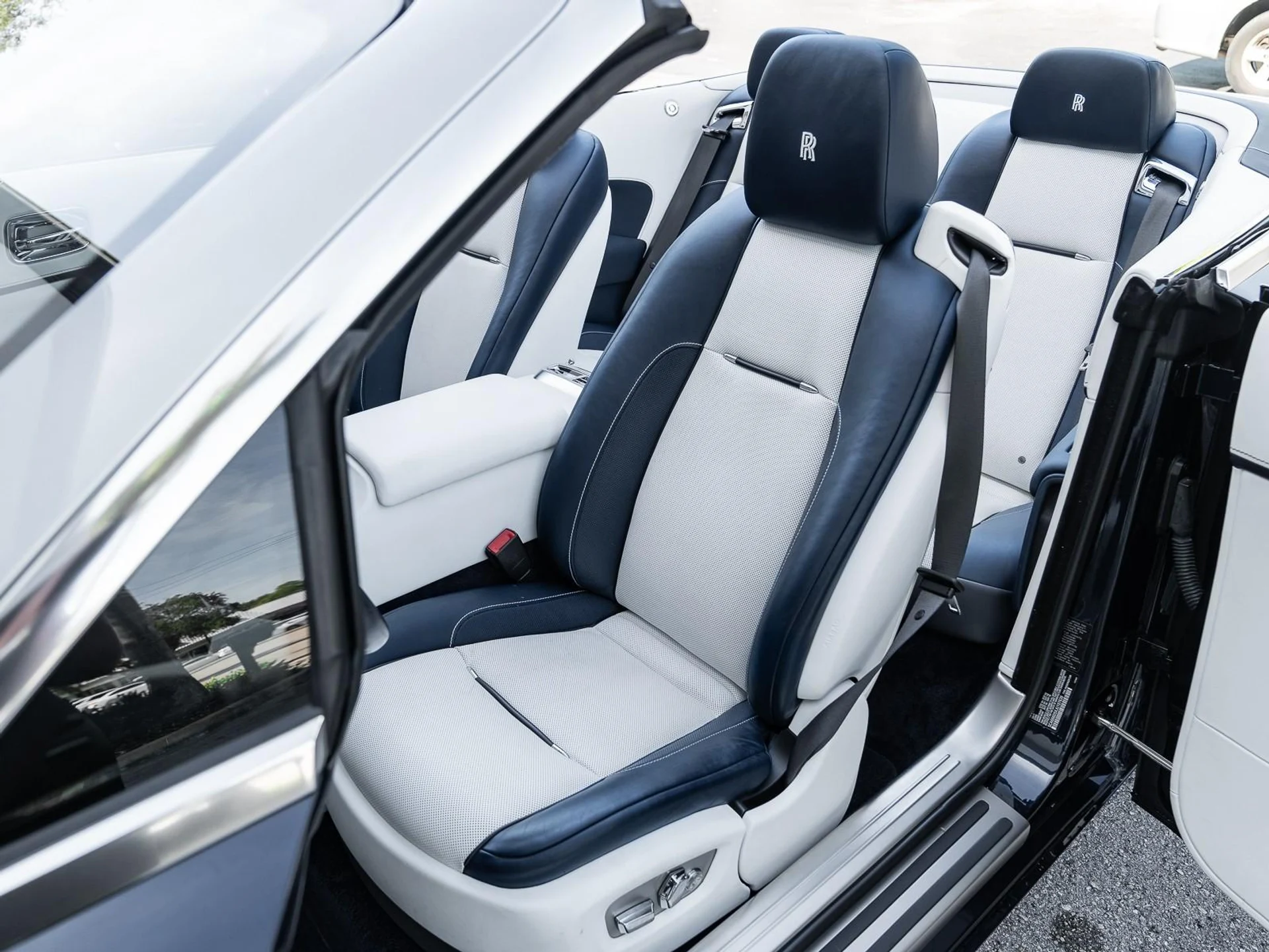 mph007_3137845037_Used_2018_Rolls_Royce_Dawn_Convertible_1764360426_4821d607d5