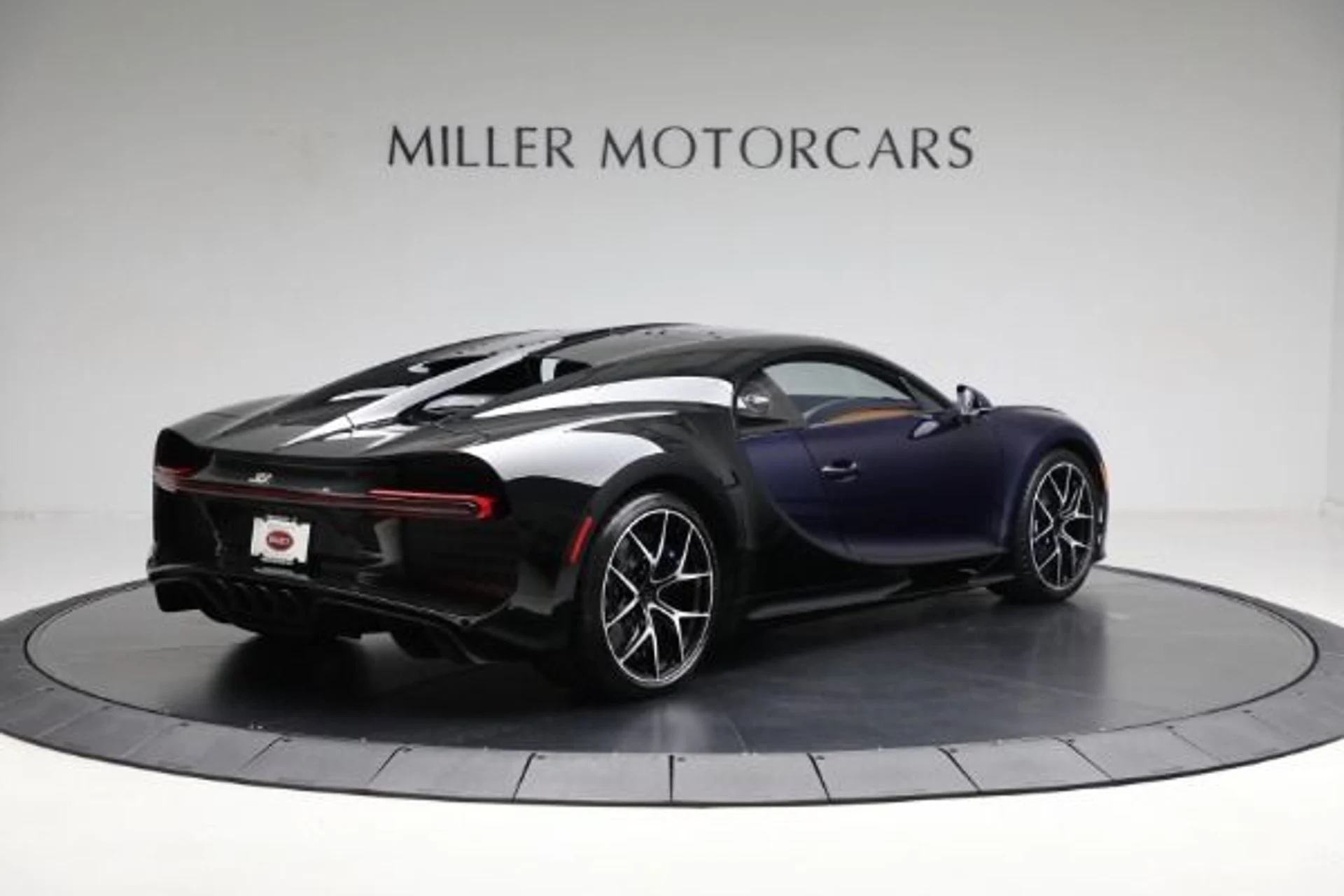 mph007_3142478359_Used_2020_Bugatti_Chiron_Sport_4cee651cd4