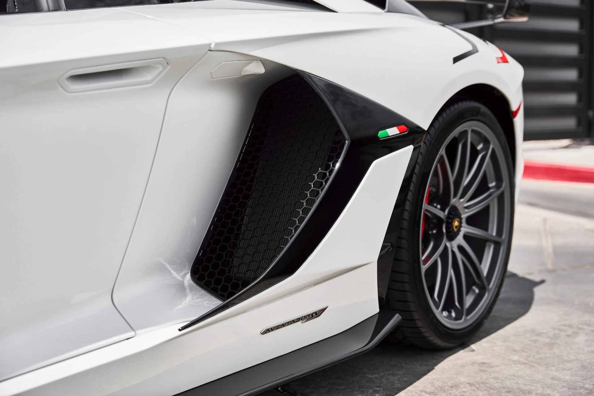 mph007_314591928_Used_2021_Lamborghini_Aventador_SVJ_Base_1784080161_13ec5d9d01