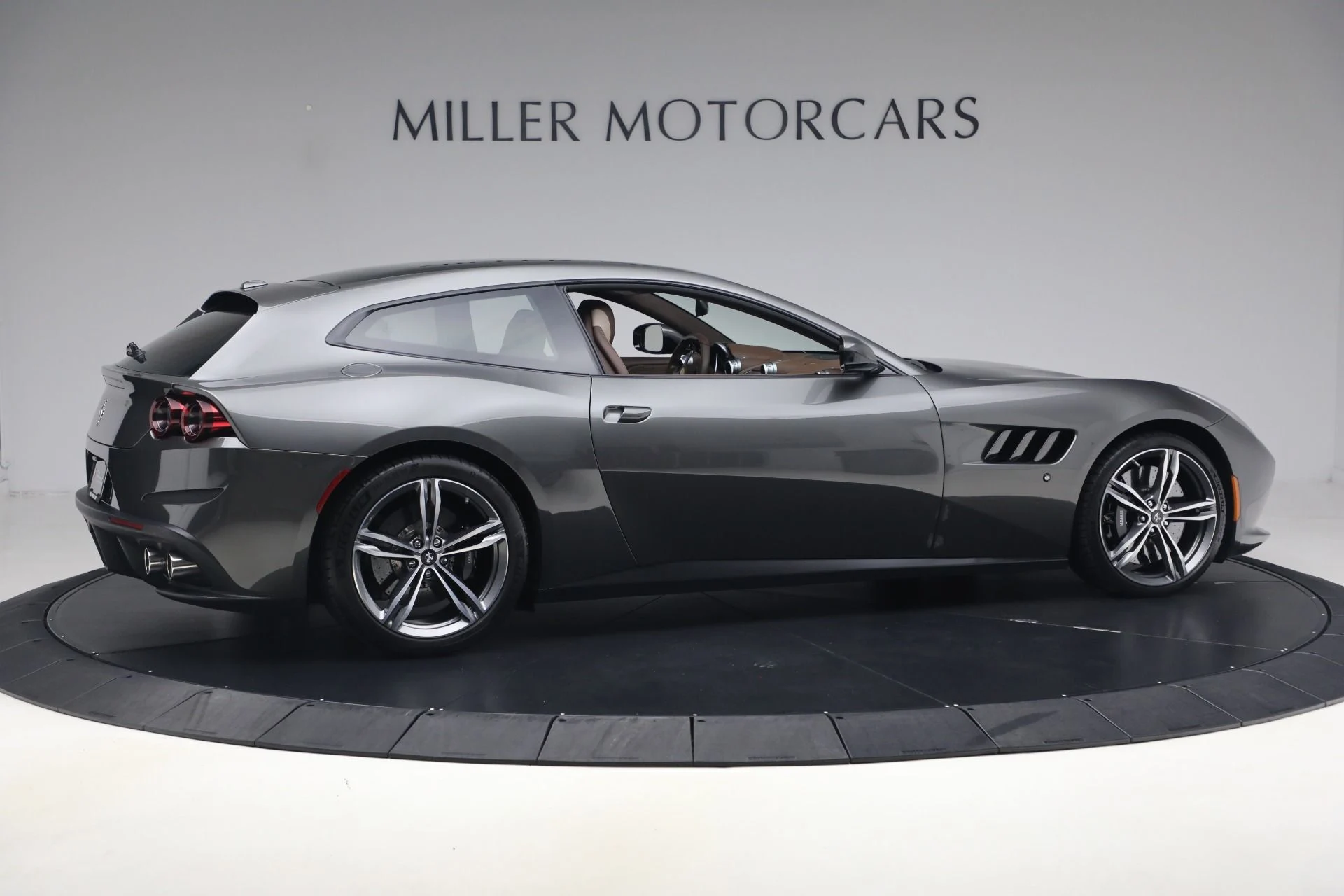 mph007_3146371323_Used_2019_Ferrari_GTC_4_Lusso_1790777067_f1e1d662f4