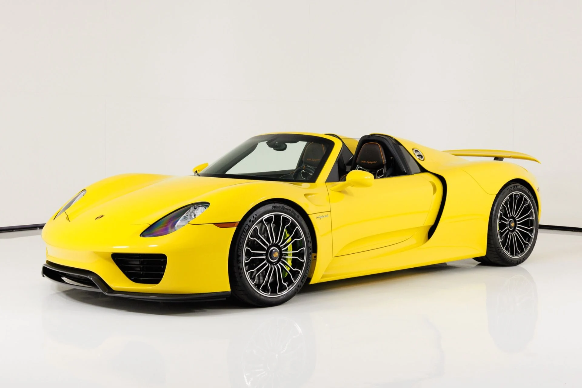 mph007_3147369650_Used_2015_Porsche_918_Spyder_1789427618_a5a0f0d1f7