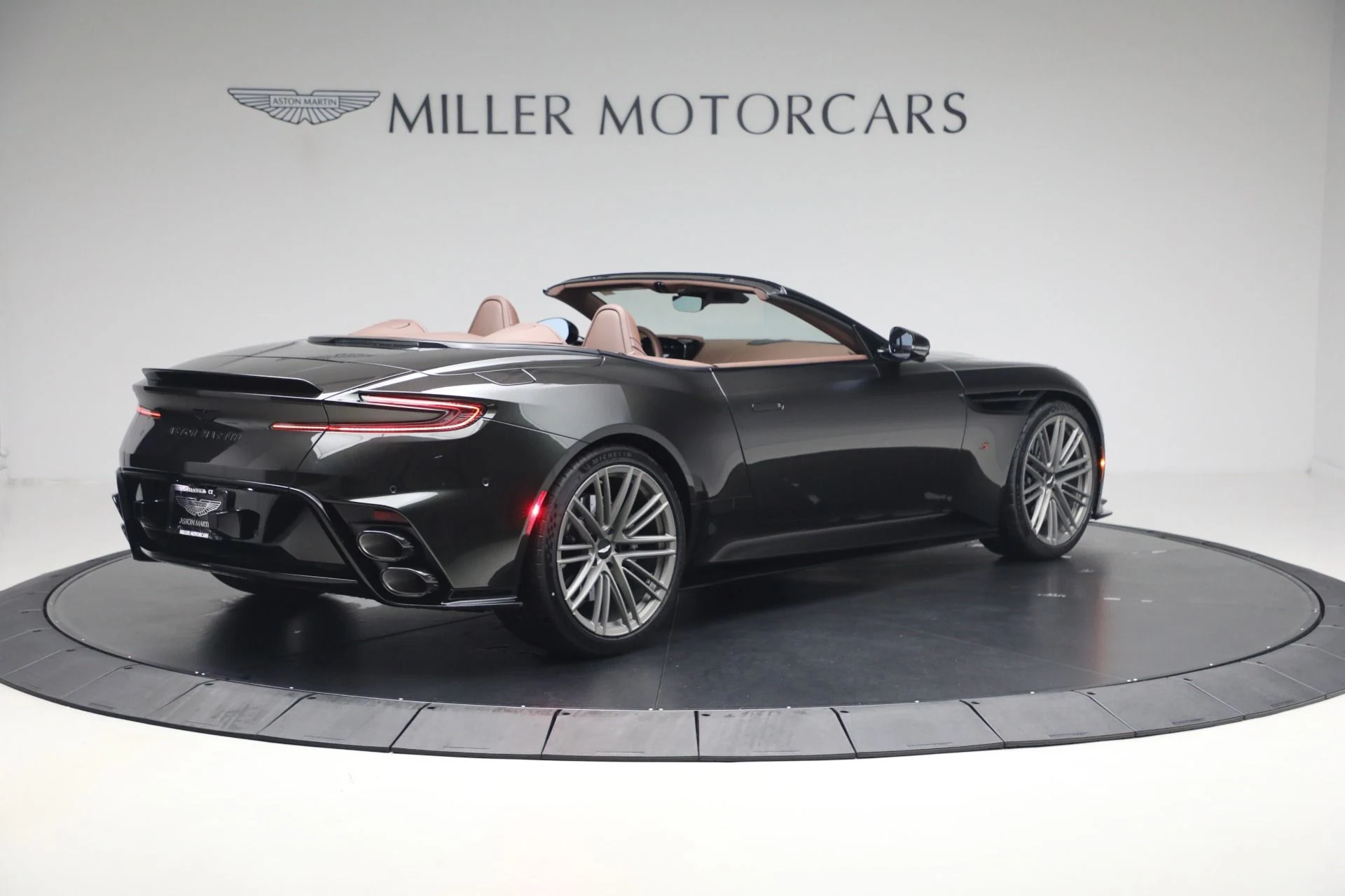 mph007_315492609_New_2026_Aston_Martin_DB_12_S_Volante_1787328919_0c36023d87