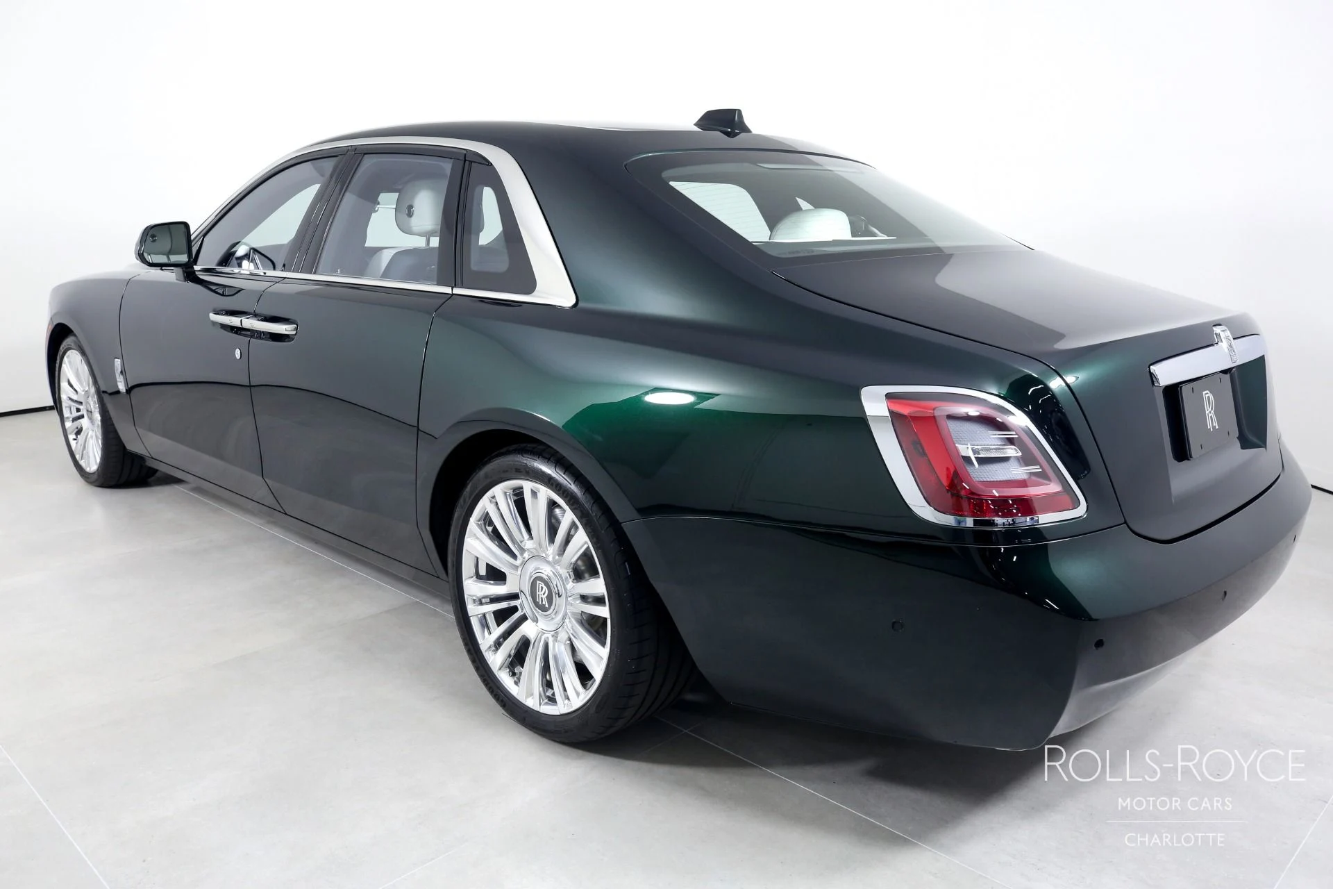 mph007_316532896_Used_2022_Rolls_Royce_Ghost_1688237023_f7194d55d2