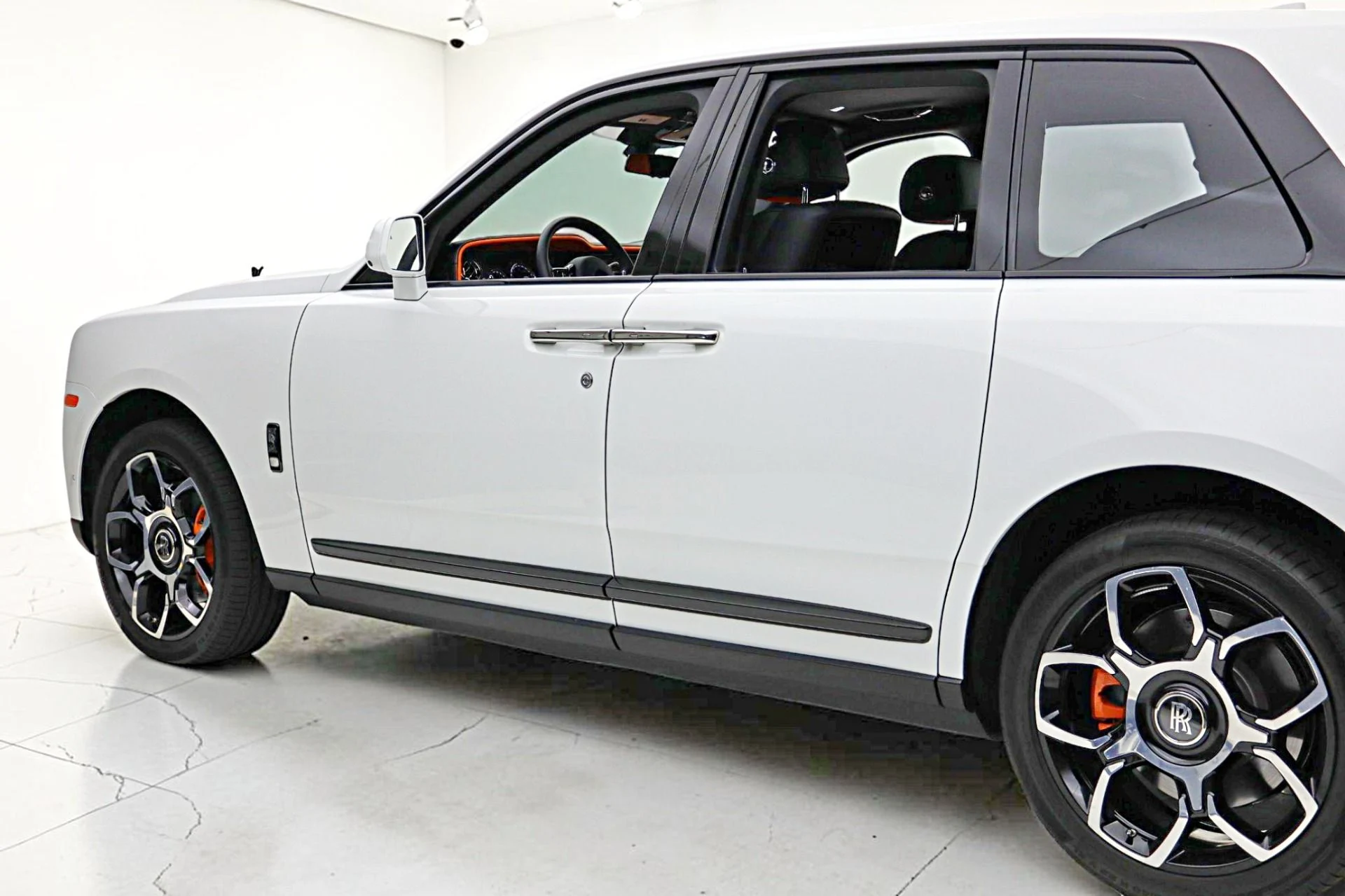 mph007_3170720668_Used_2023_Rolls_Royce_Black_Badge_Cullinan_LEASE_OPTIONS_AVAILABLE_380254a23f