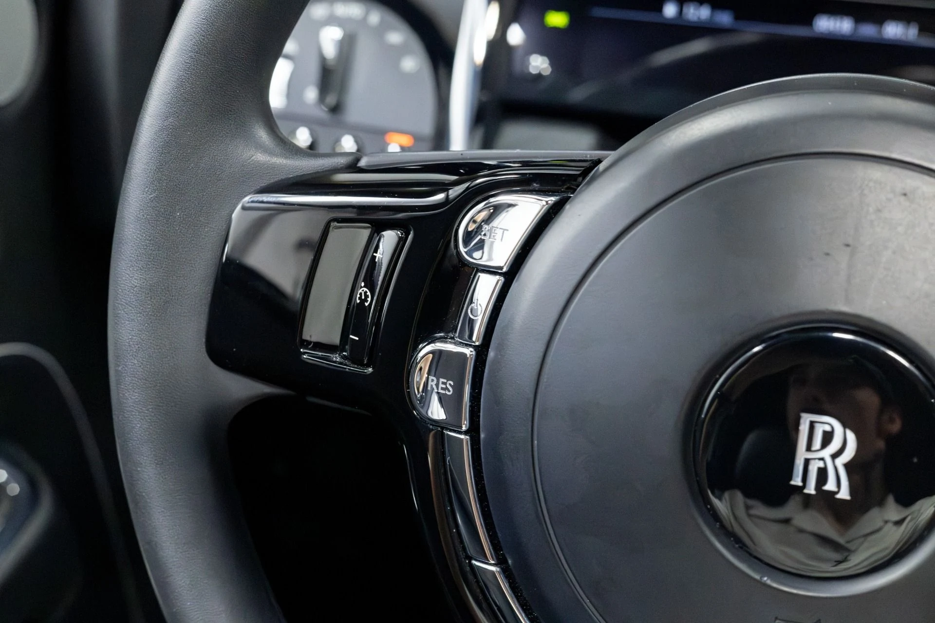 mph007_3170985283_Used_2015_Rolls_Royce_Ghost_1760219601_1dfc833869