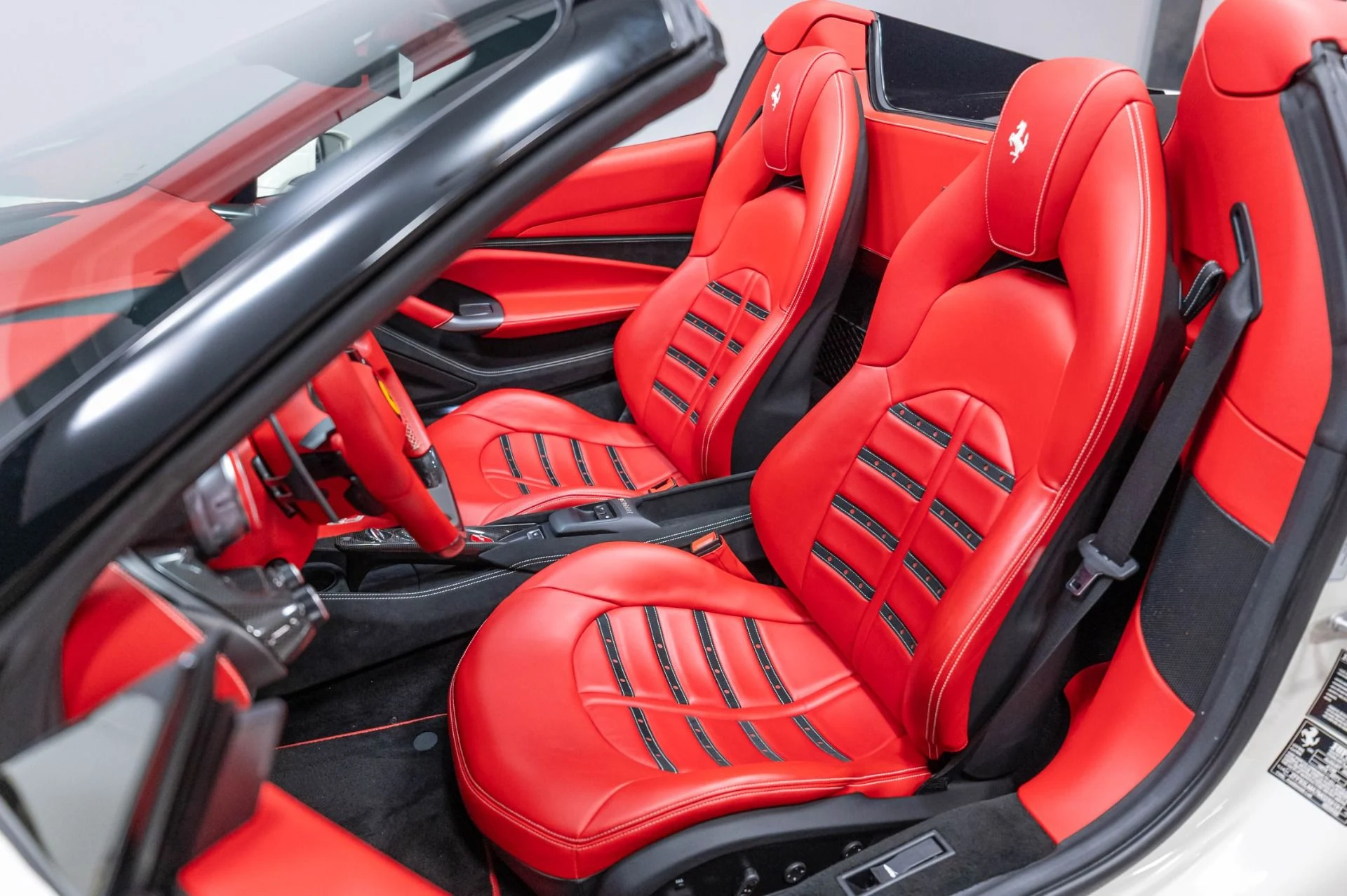 mph007_3184607926_Used_2021_Ferrari_F8_Spider_Base_1786140395_3c1f2fe37a