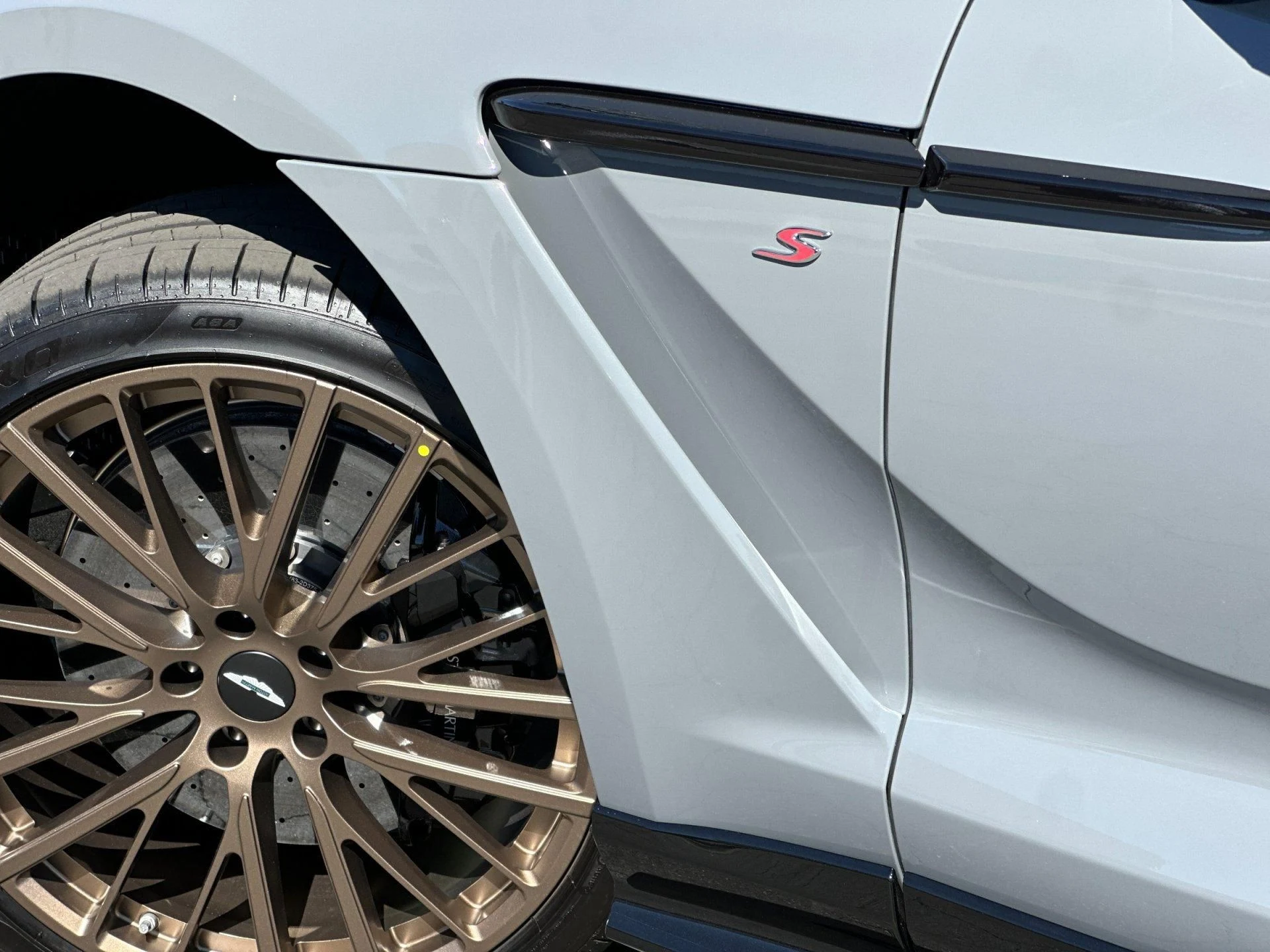 mph007_3188771738_New_2026_Aston_Martin_DBX_S_1790736451_7a91b54aff