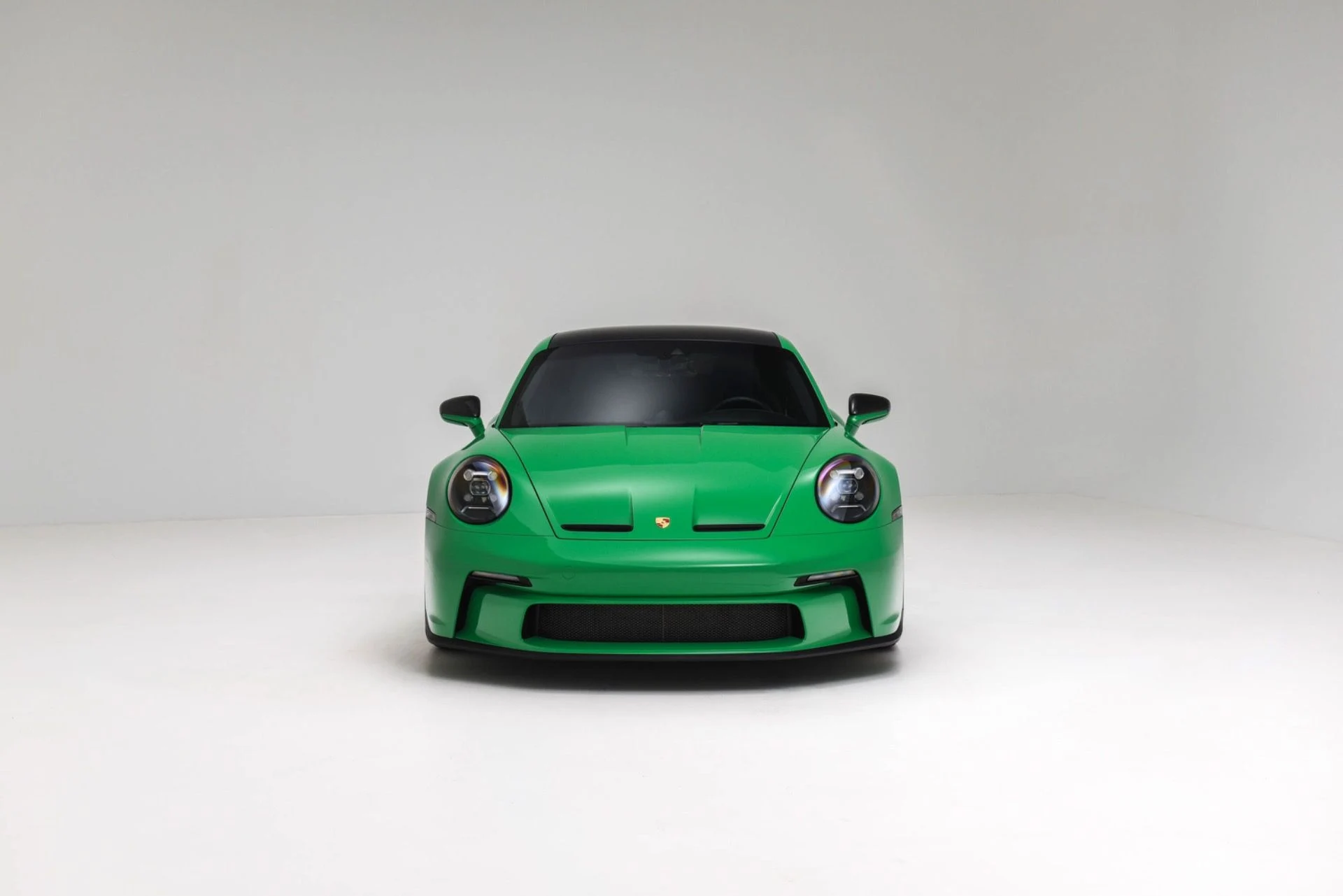 mph007_3192741260_Used_2022_Porsche_911_GT_3_Touring_1775584406_b2c917ce81