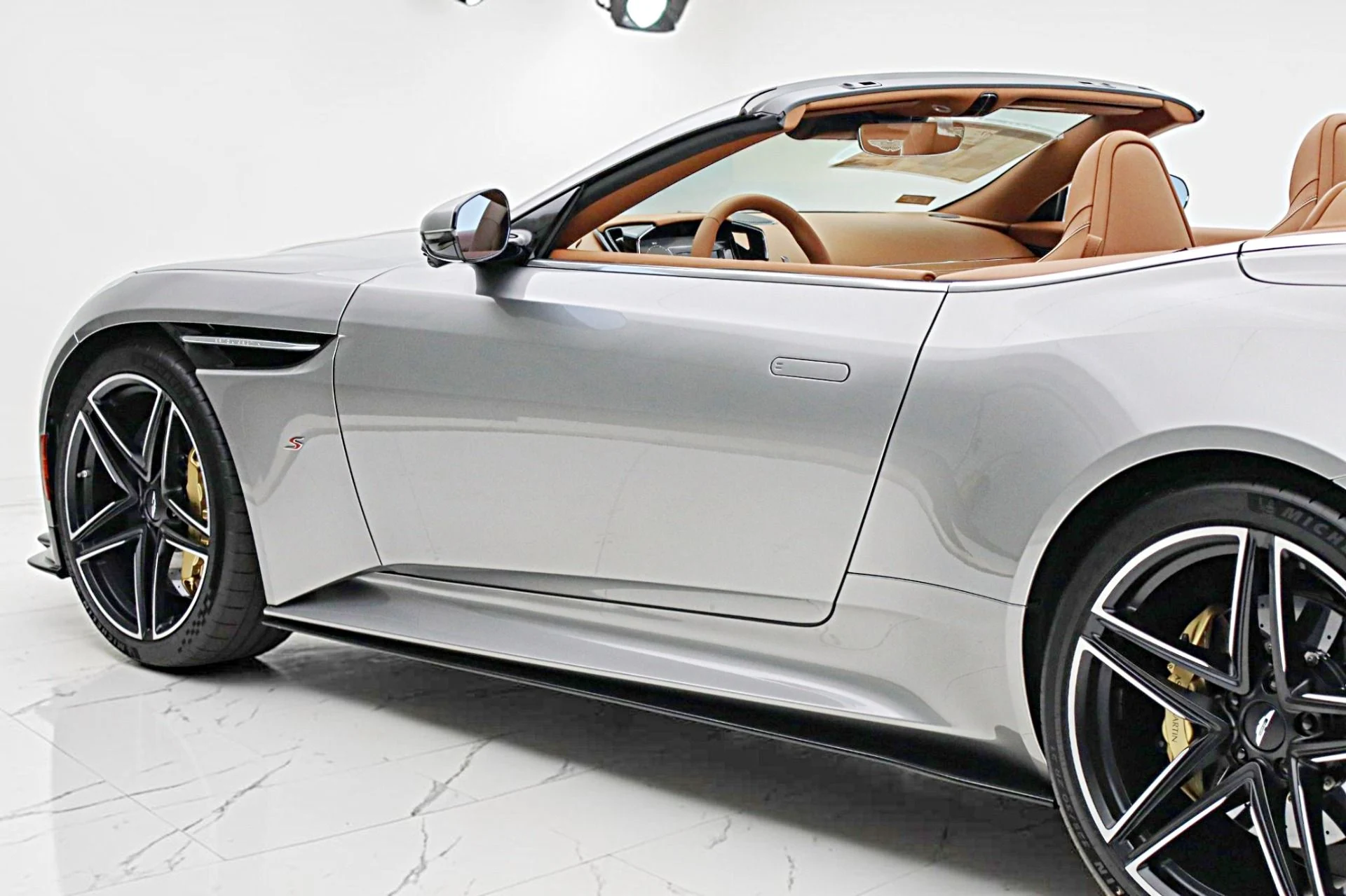 mph007_3196895804_New_2026_Aston_Martin_DB_12_S_Volante_efa5cb1593