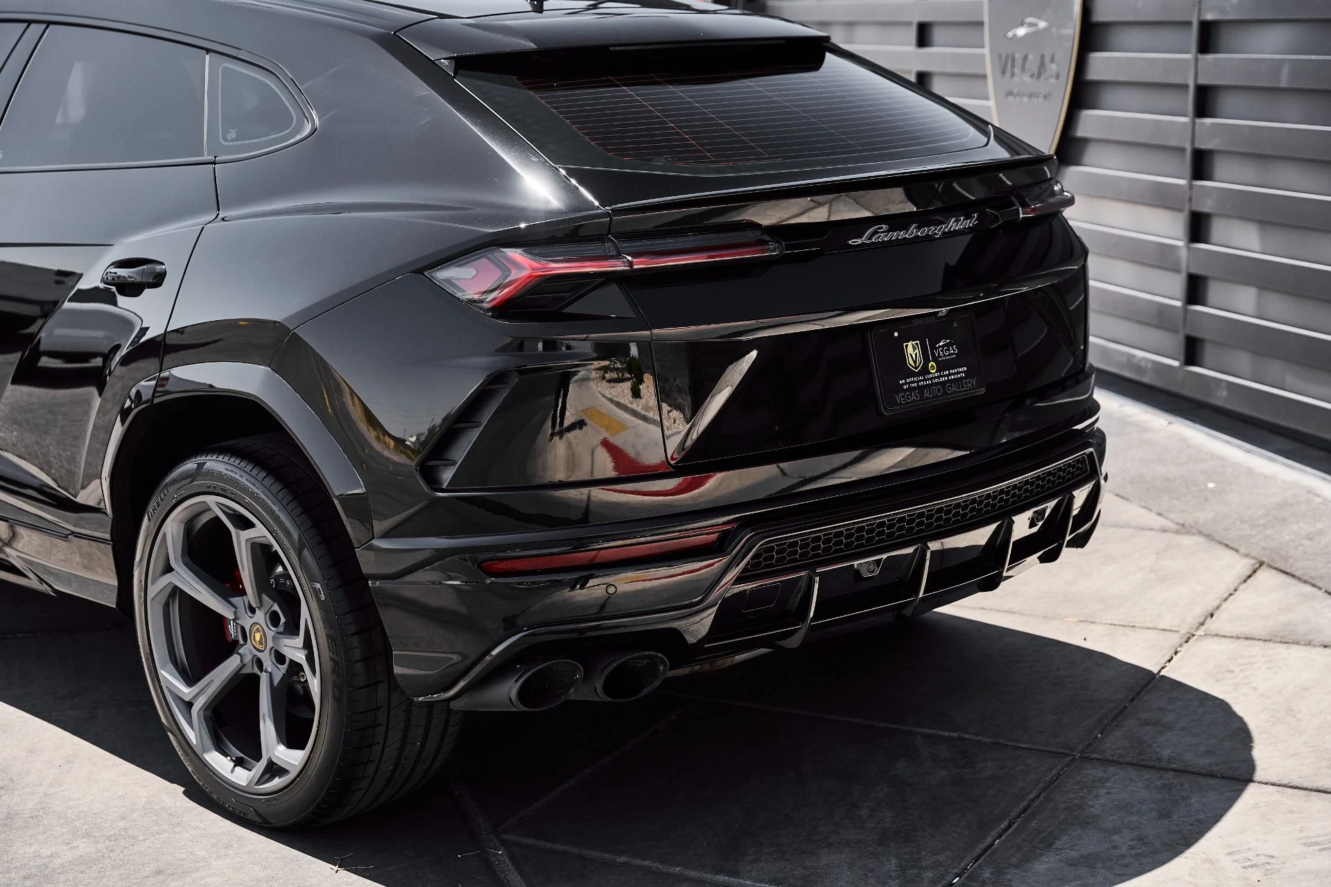 mph007_3197201515_Used_2022_Lamborghini_Urus_1778790340_5a92f0e88f