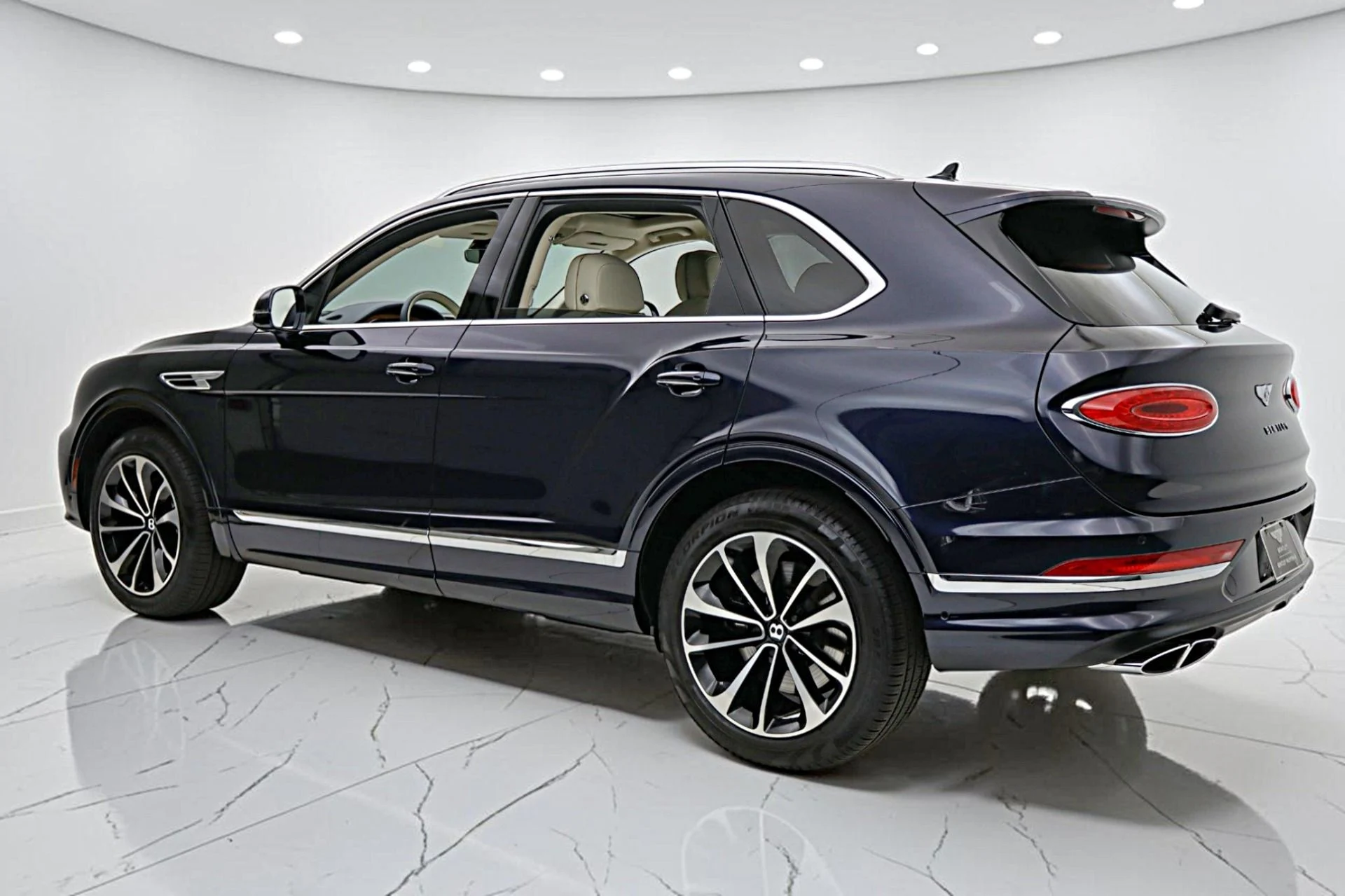mph007_3203411790_Used_2023_Bentley_Bentayga_V8_3f7fab621d