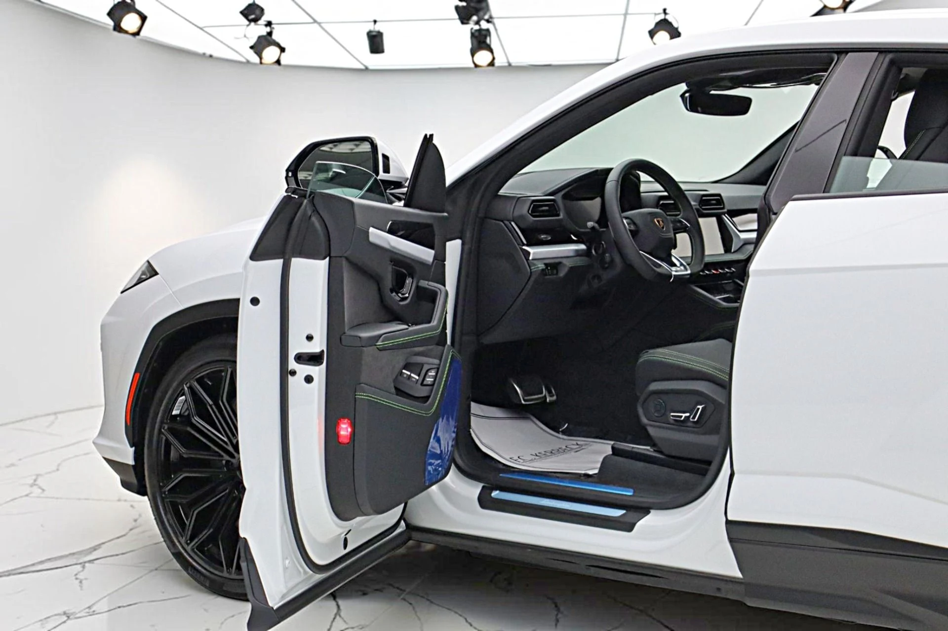 mph007_3212449862_New_2026_Lamborghini_Urus_SE_8b9d653e07