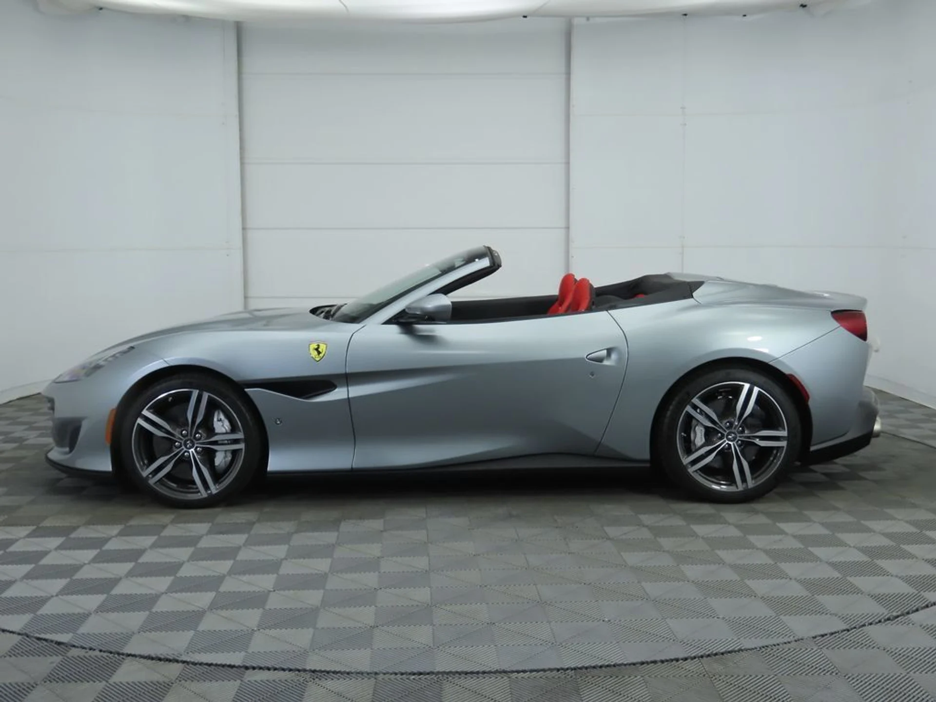 mph007_3212919903_used_2019_ferrari_portofino_base_8119_22954184_8_1024_a97f530fe0
