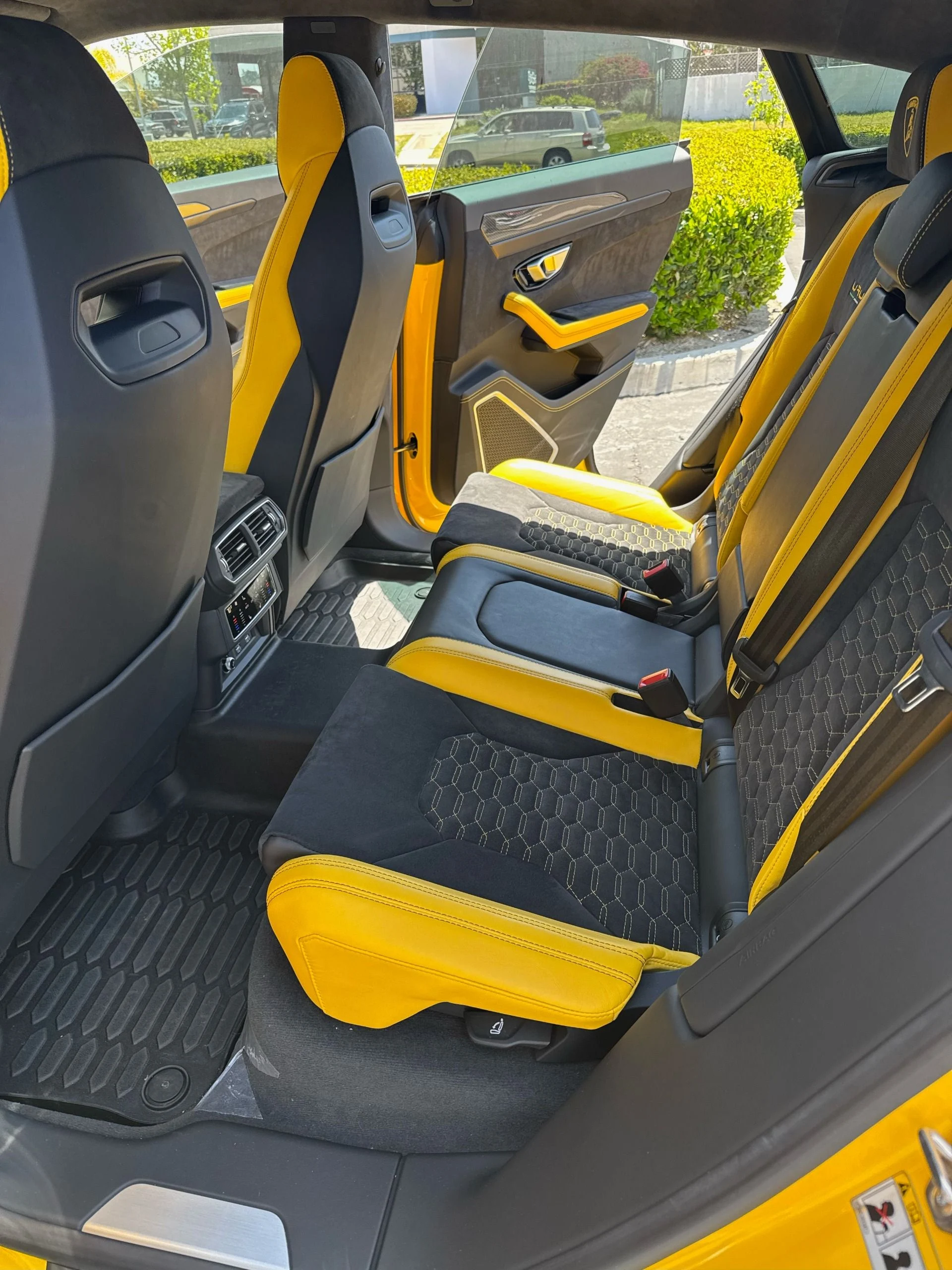 mph007_322530069_Used_2021_Lamborghini_Urus_1755903802_7f1c69cf06