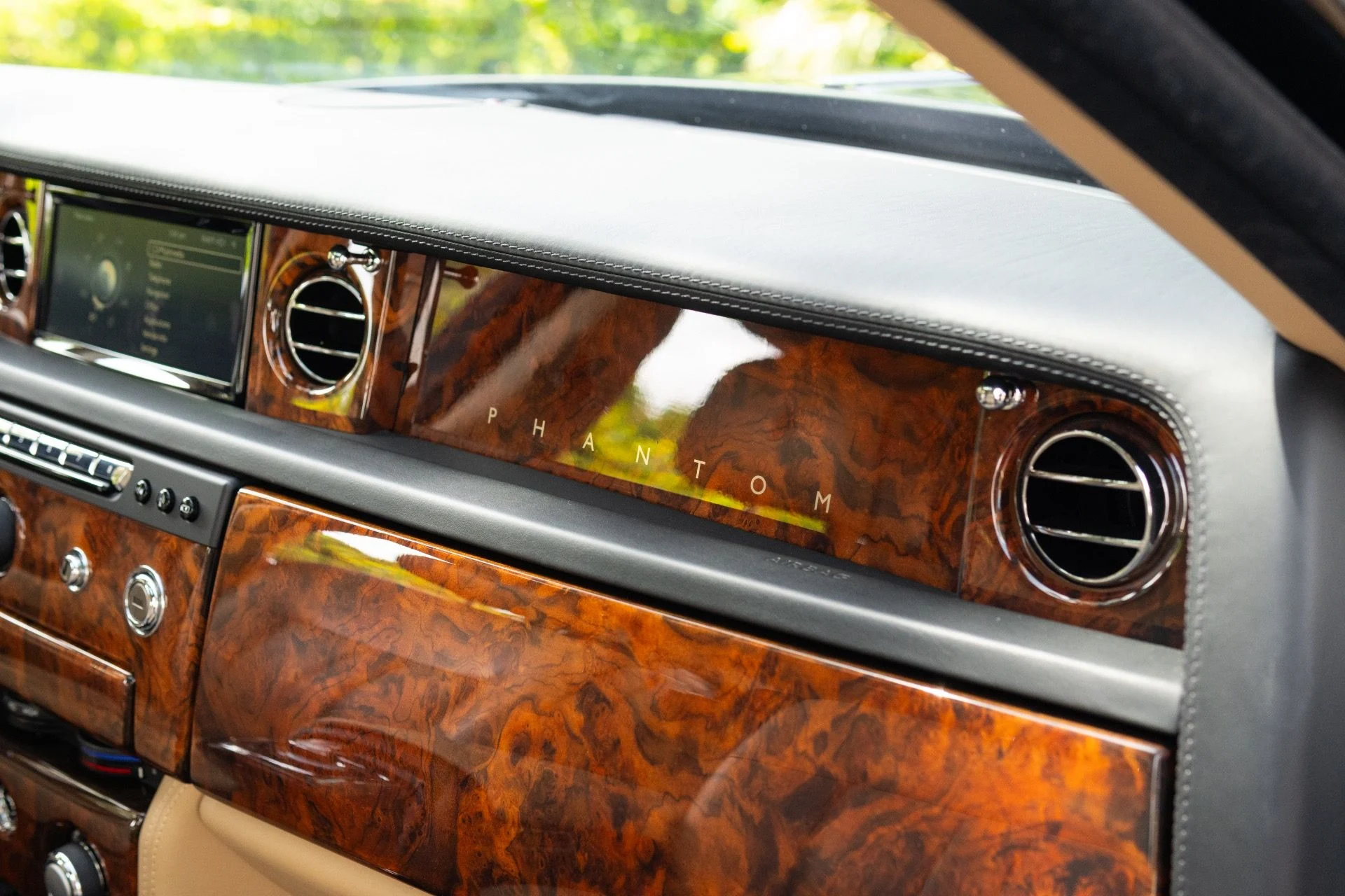 mph007_3226151447_Used_2015_Rolls_Royce_Phantom_1779983365_6f7b1a35b8