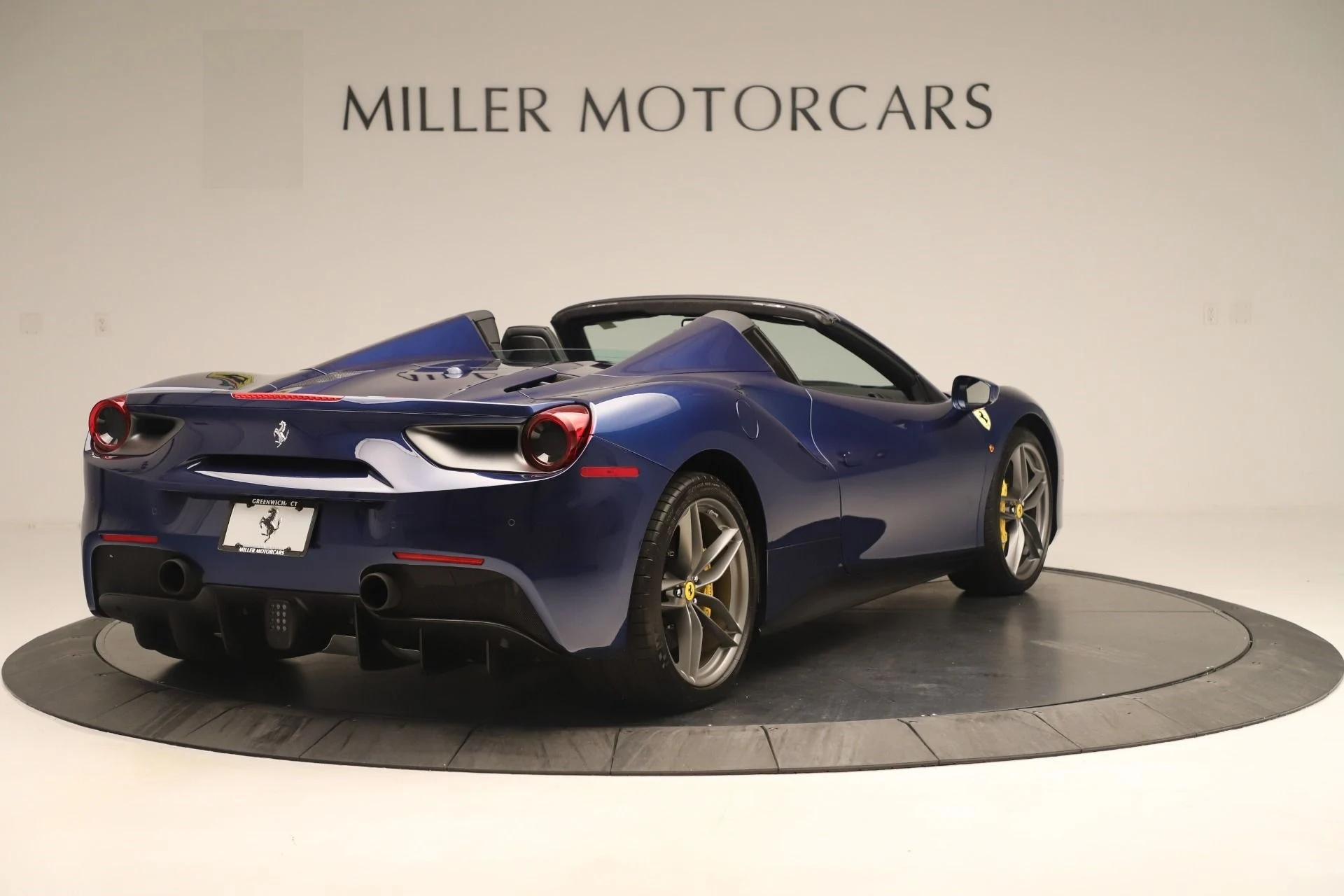 mph007_3226989297_Used_2018_Ferrari_488_Spider_1777144880_7d2f47af5e