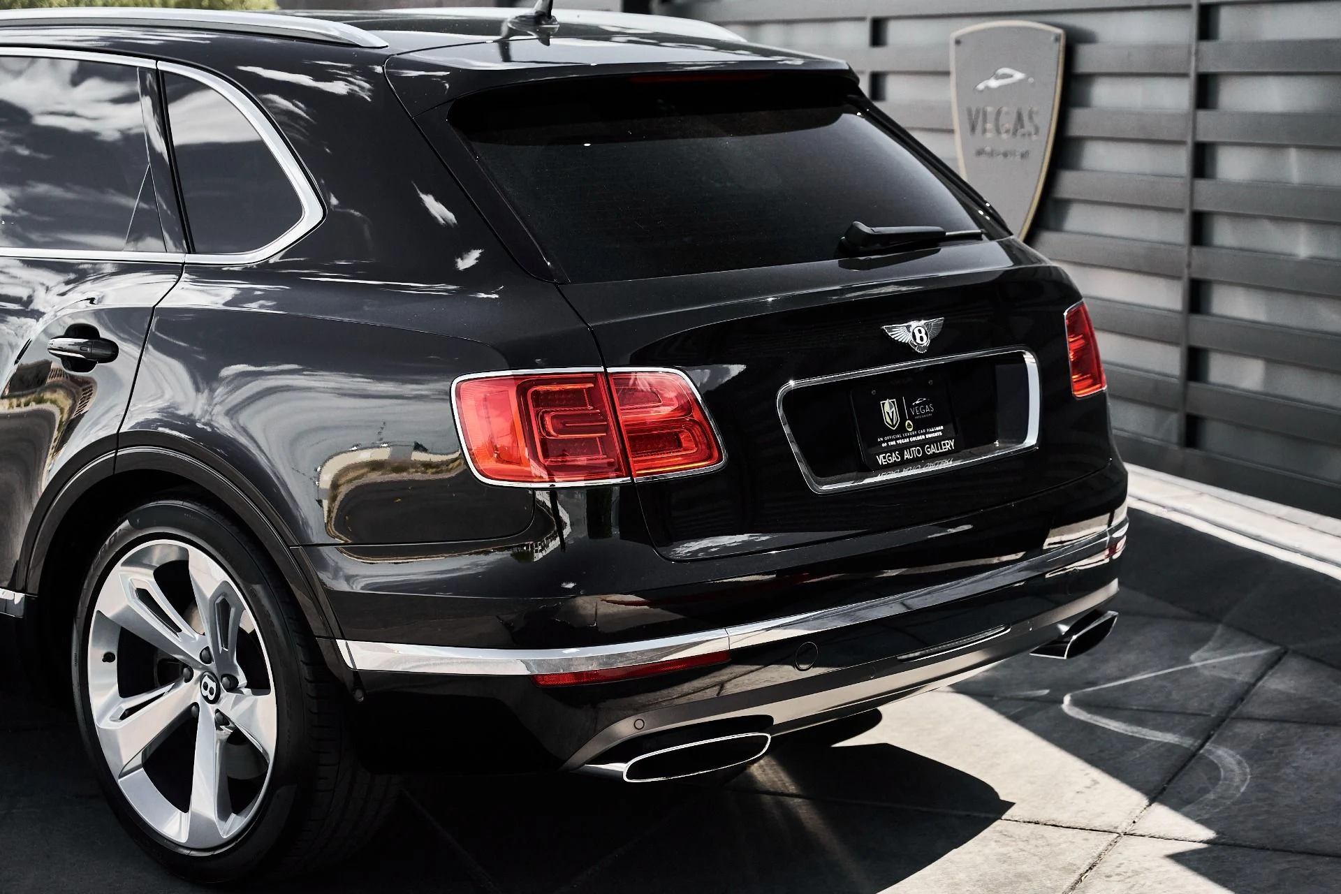 mph007_3227518701_Used_2017_Bentley_Bentayga_W12_1781373057_9b03723aba