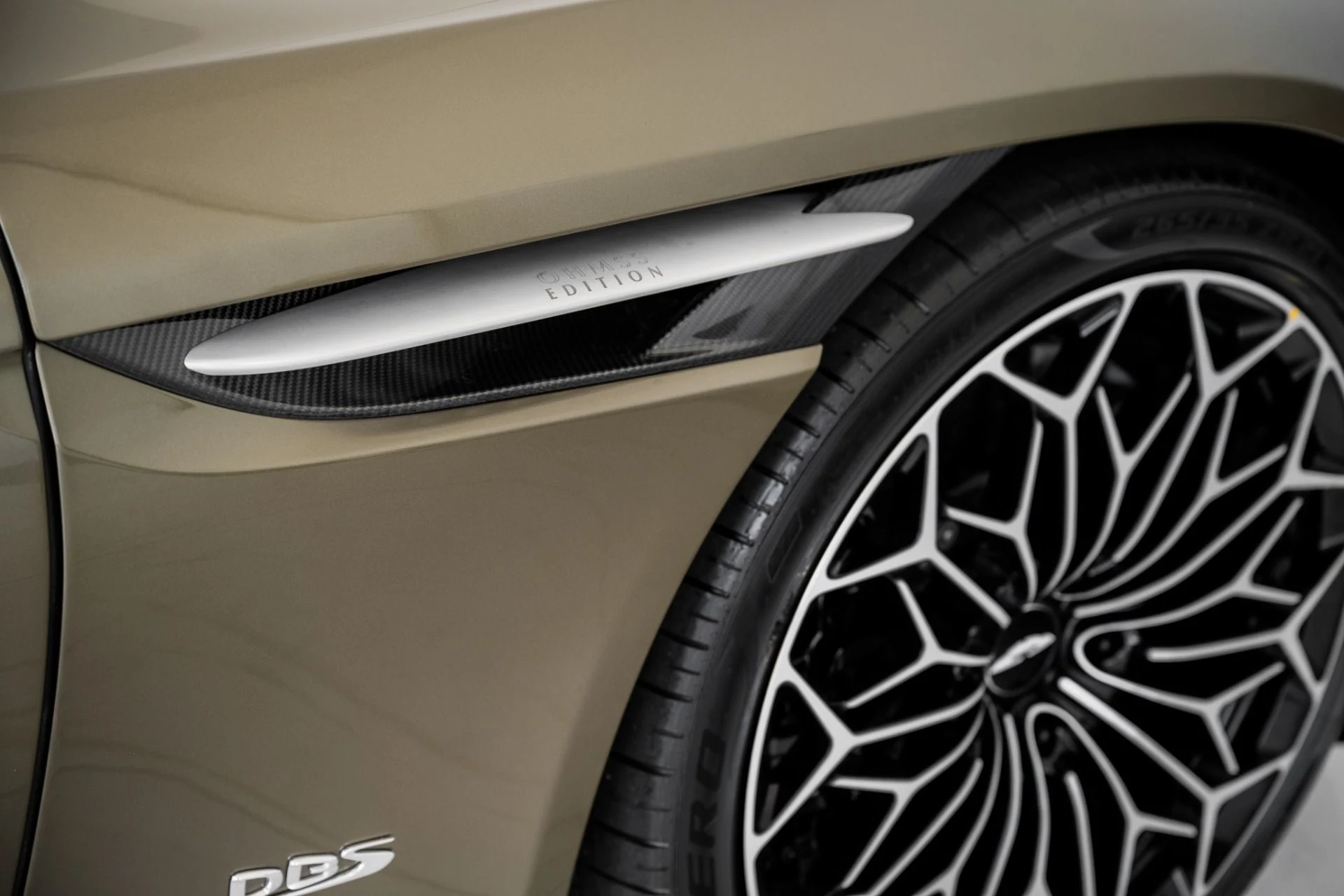 mph007_3231141021_Used_2020_Aston_Martin_DBS_Superleggera_007_OHMSS_Edition_1679175725_ffcd1ade0c