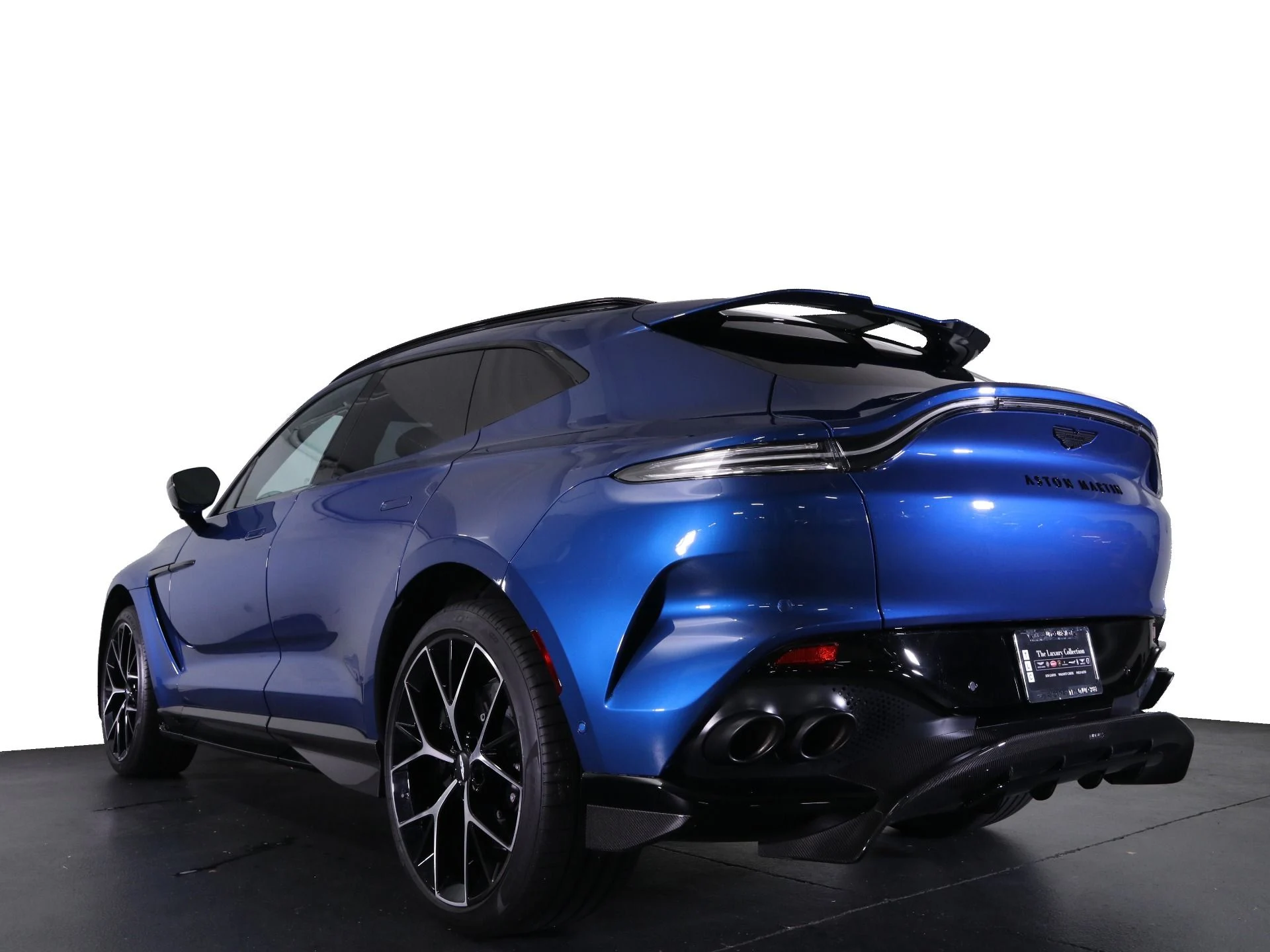 mph007_3231846613_Used_2025_Aston_Martin_DBX_707_1758482784_370176cf54