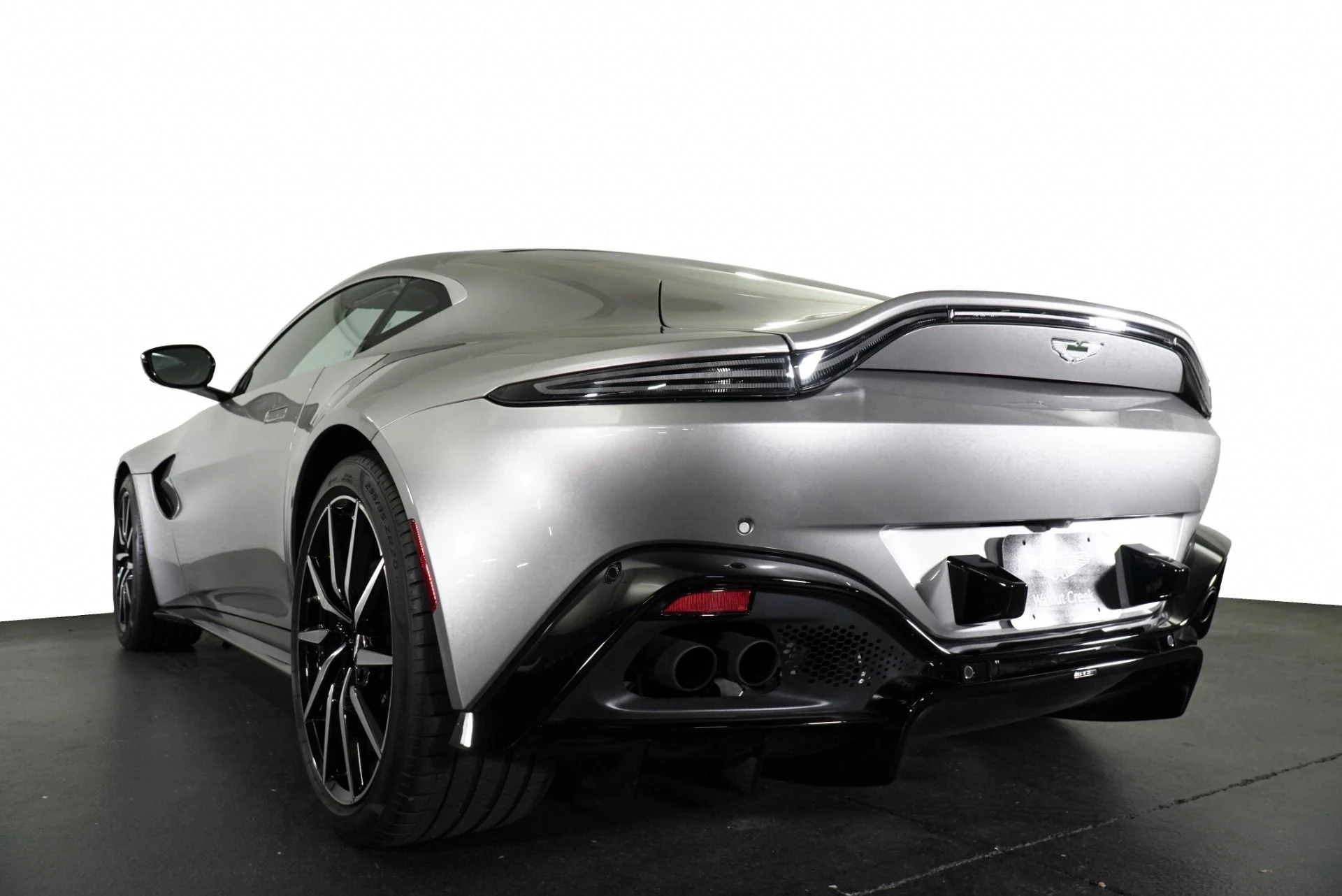 mph007_3235850540_Used_2023_Aston_Martin_Vantage_1770366808_d37ca487fa