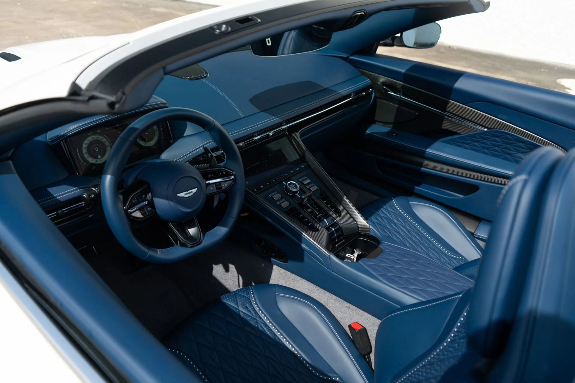 mph007_3237131973_Used_2025_Aston_Martin_DB_12_Volante_1785884214_fc26528626