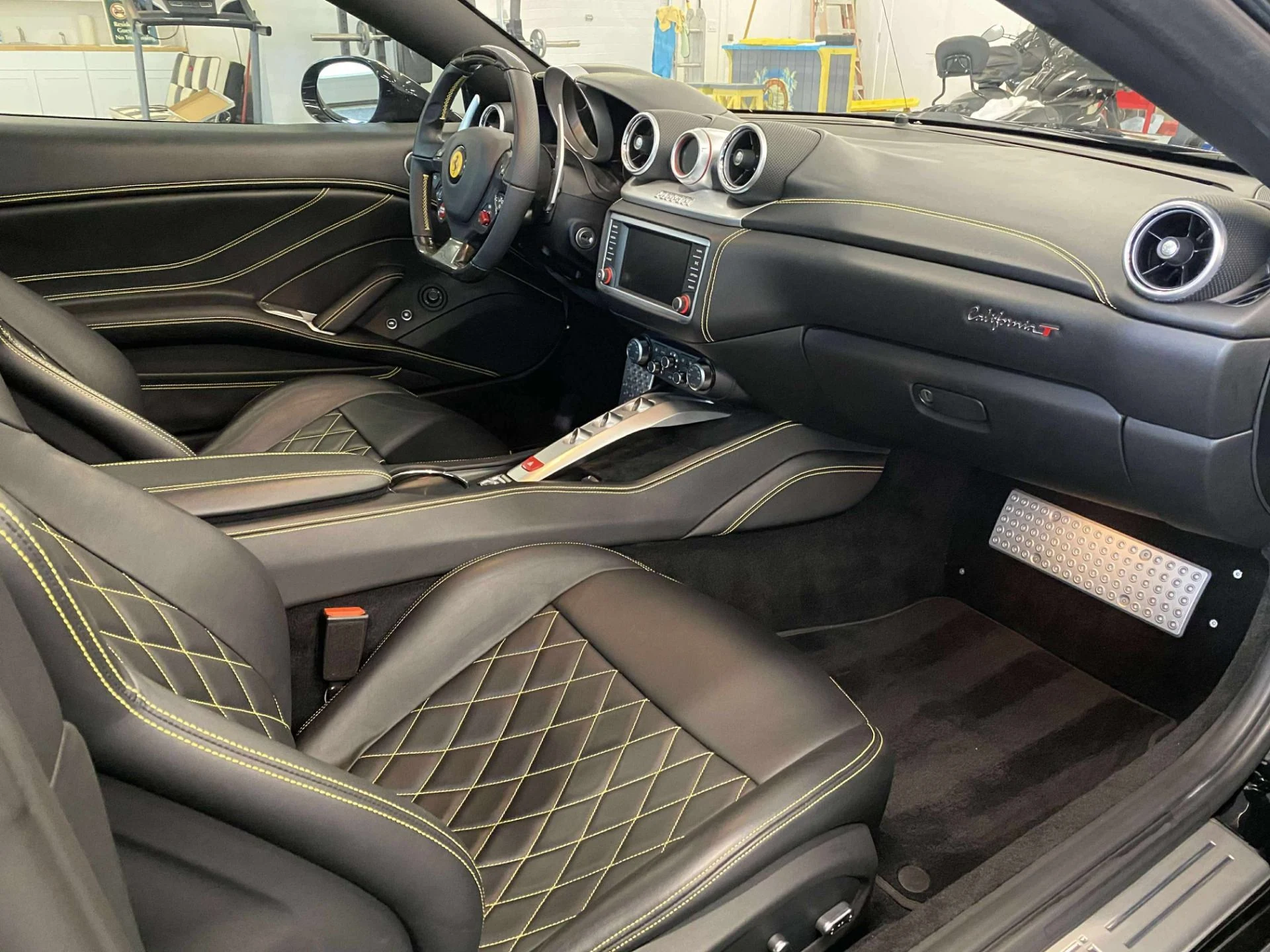 mph007_3249821270_Used_2015_Ferrari_California_T_1763595269_8410ba833e