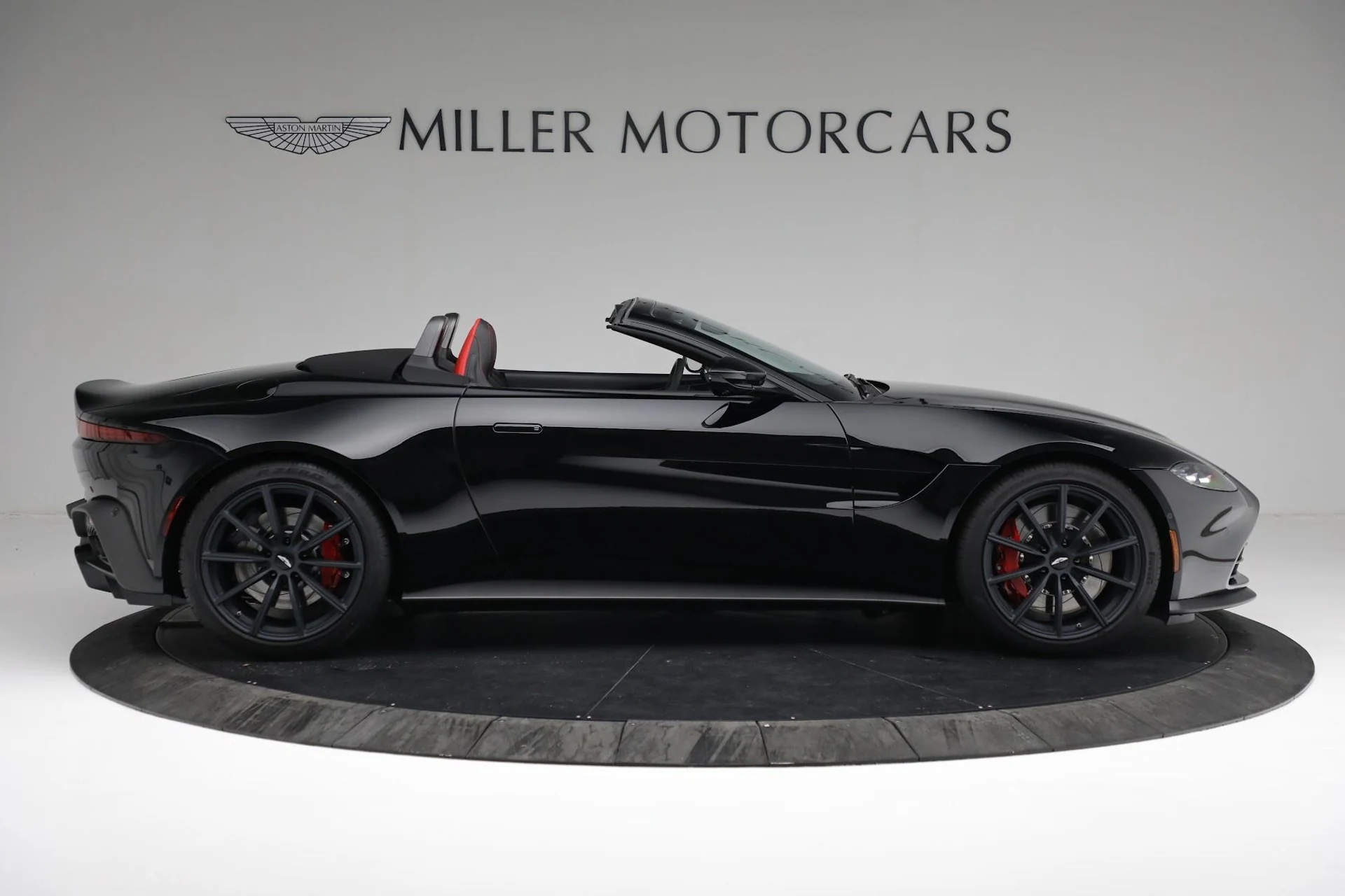mph007_3251027336_Used_2021_Aston_Martin_Vantage_Roadster_14dd5de160