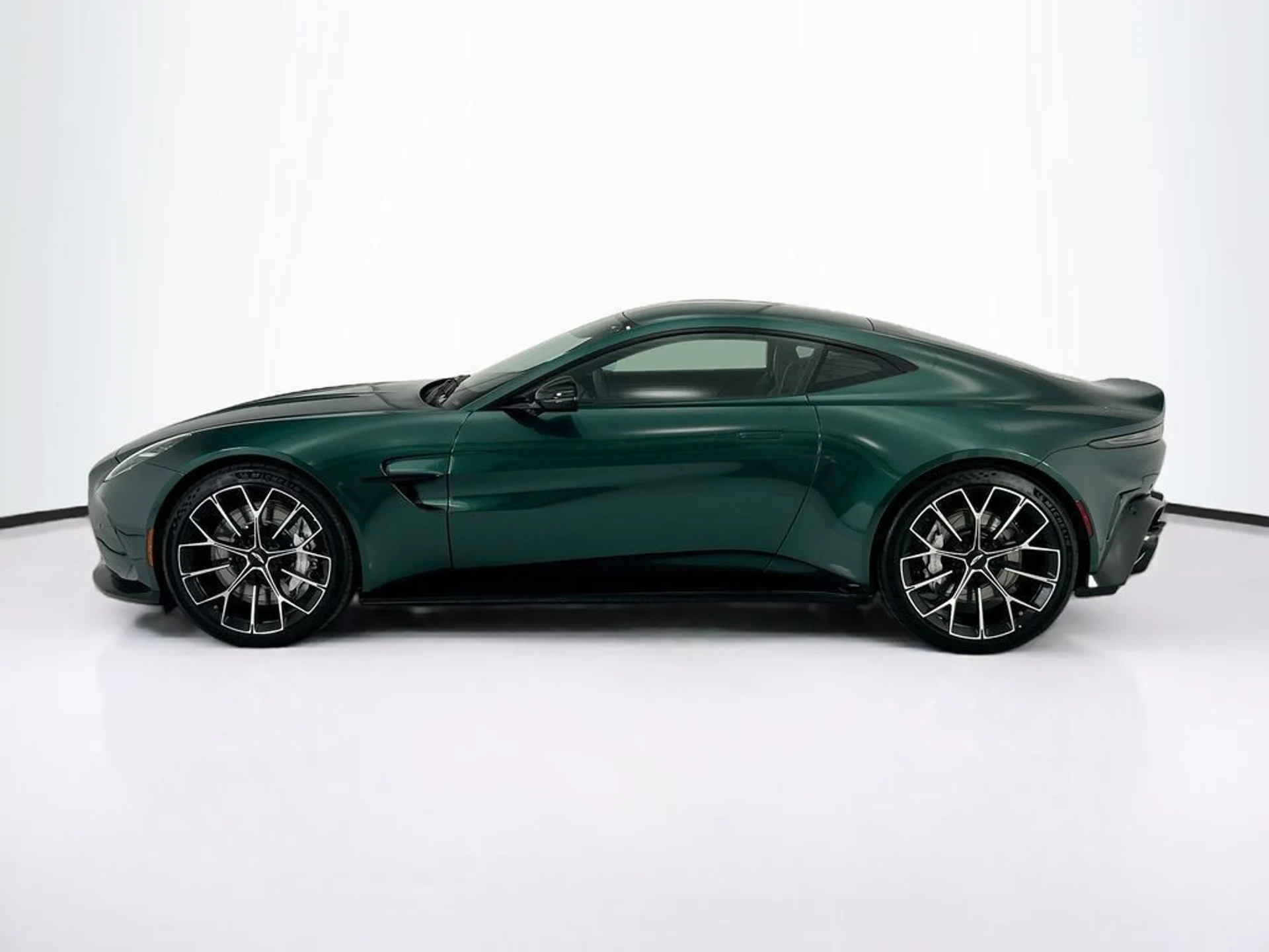mph007_32518796_used_2026_aston_martin_vantage_coupe_8119_23019330_8_1024_74a88ff1f5