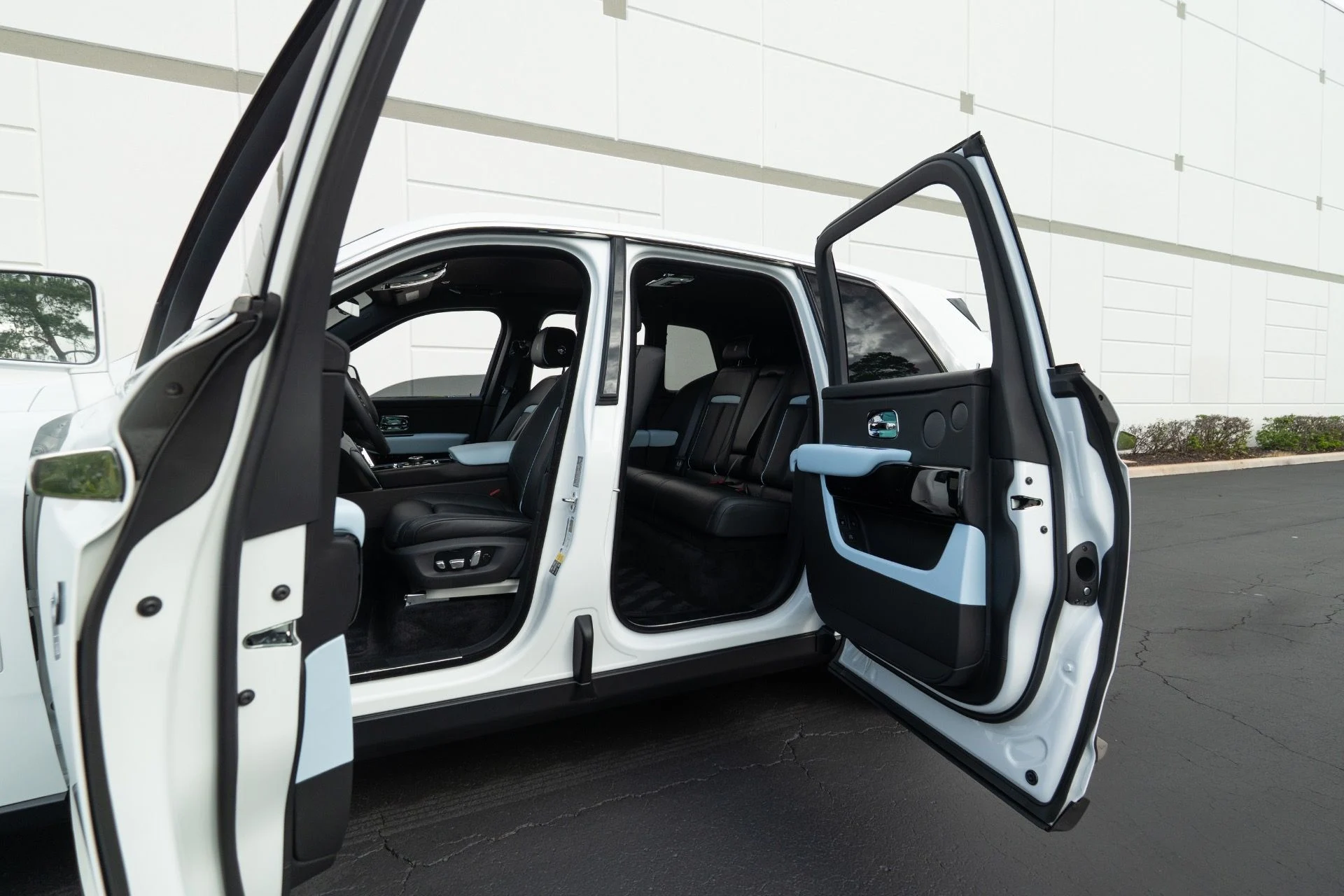 mph007_3261870114_Used_2024_Rolls_Royce_Cullinan_1759183626_57230d7930