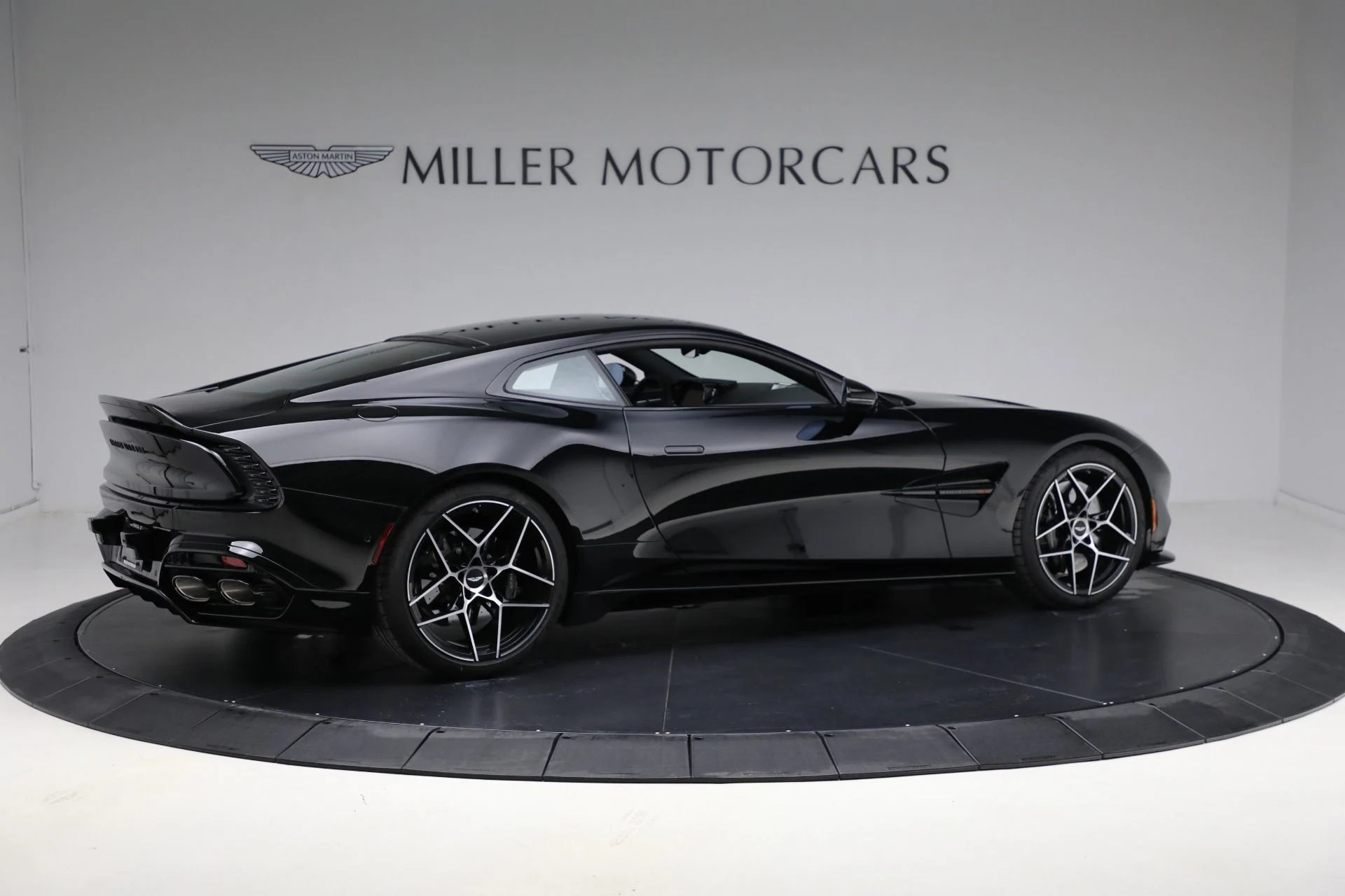 mph007_3268551695_New_2025_Aston_Martin_Vanquish_b90da4a139