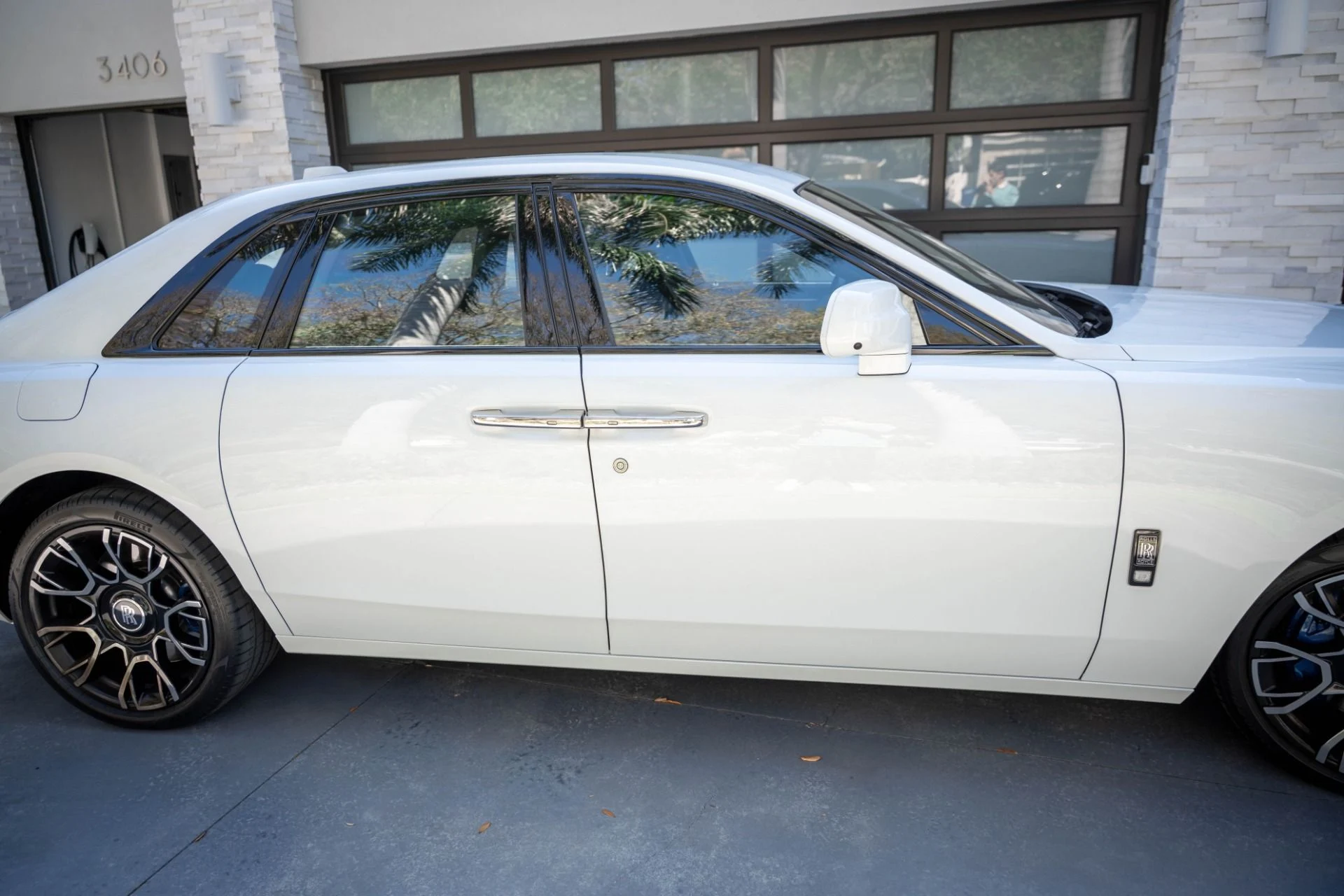 mph007_3269401964_Used_2022_Rolls_Royce_Black_Badge_Ghost_1772144712_0da57eb996