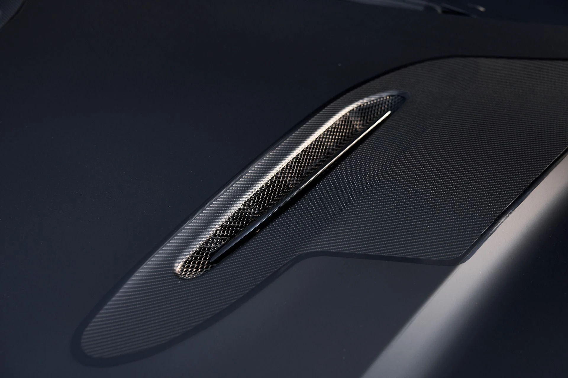 mph007_327476483_Used_2023_Aston_Martin_DBX_707_1754786768_dc5146ed3a