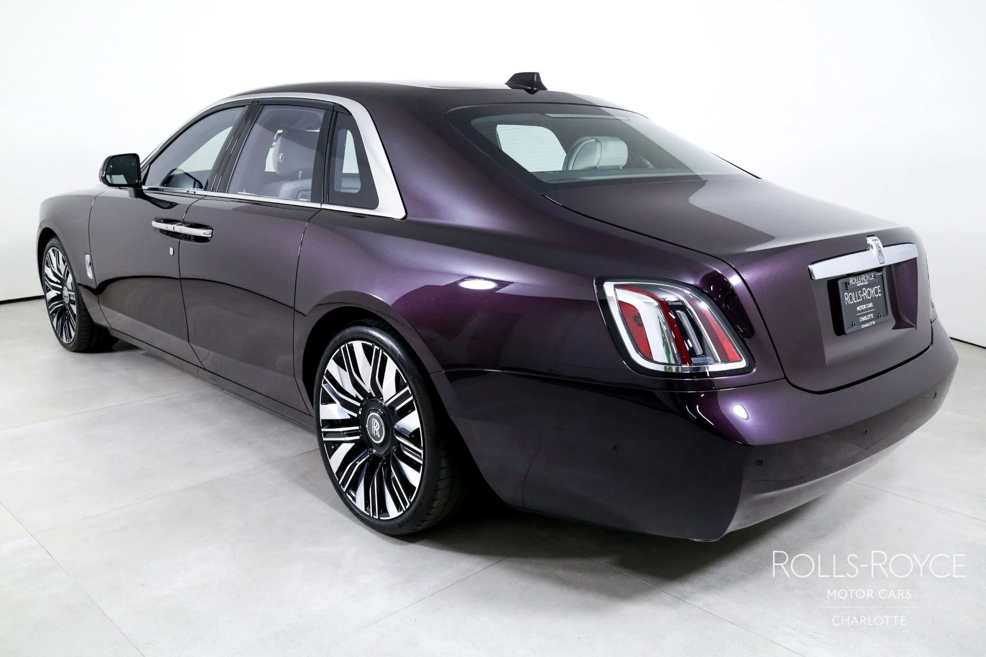 mph007_3283880871_Used_2025_Rolls_Royce_Ghost_1759510199_7a9443a726
