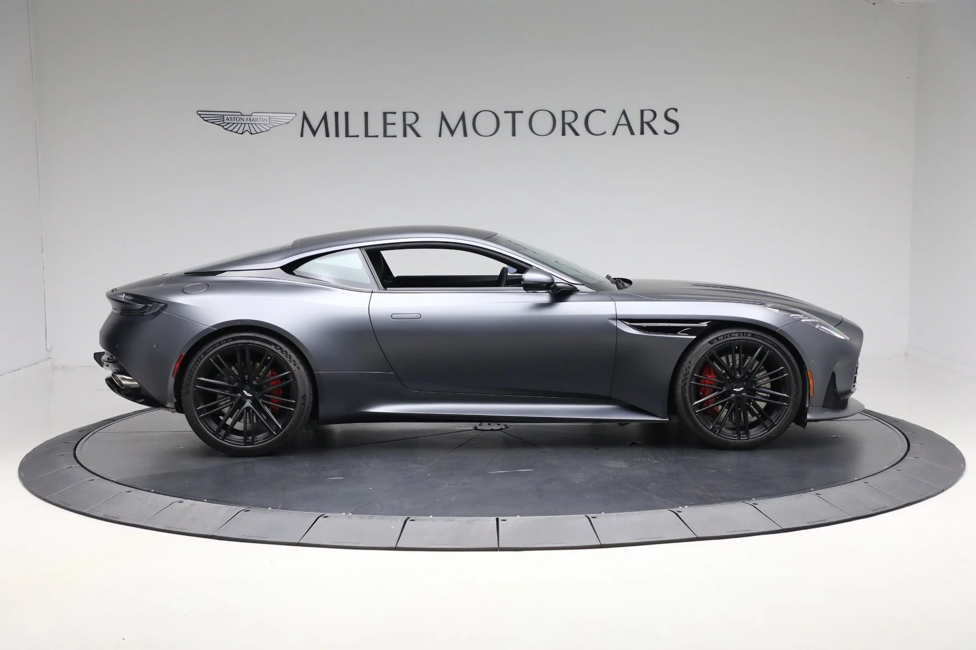 mph007_3287489970_Used_2025_Aston_Martin_DB_12_V8_1072f0fc89