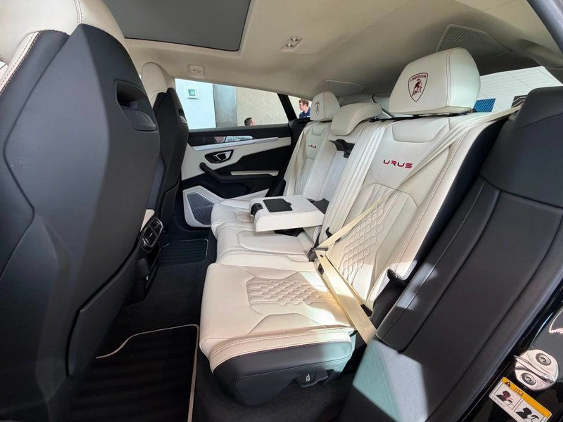 mph007_3290144761_38088914_08296_2024_lamborghini_urus_008_46a6683d1a