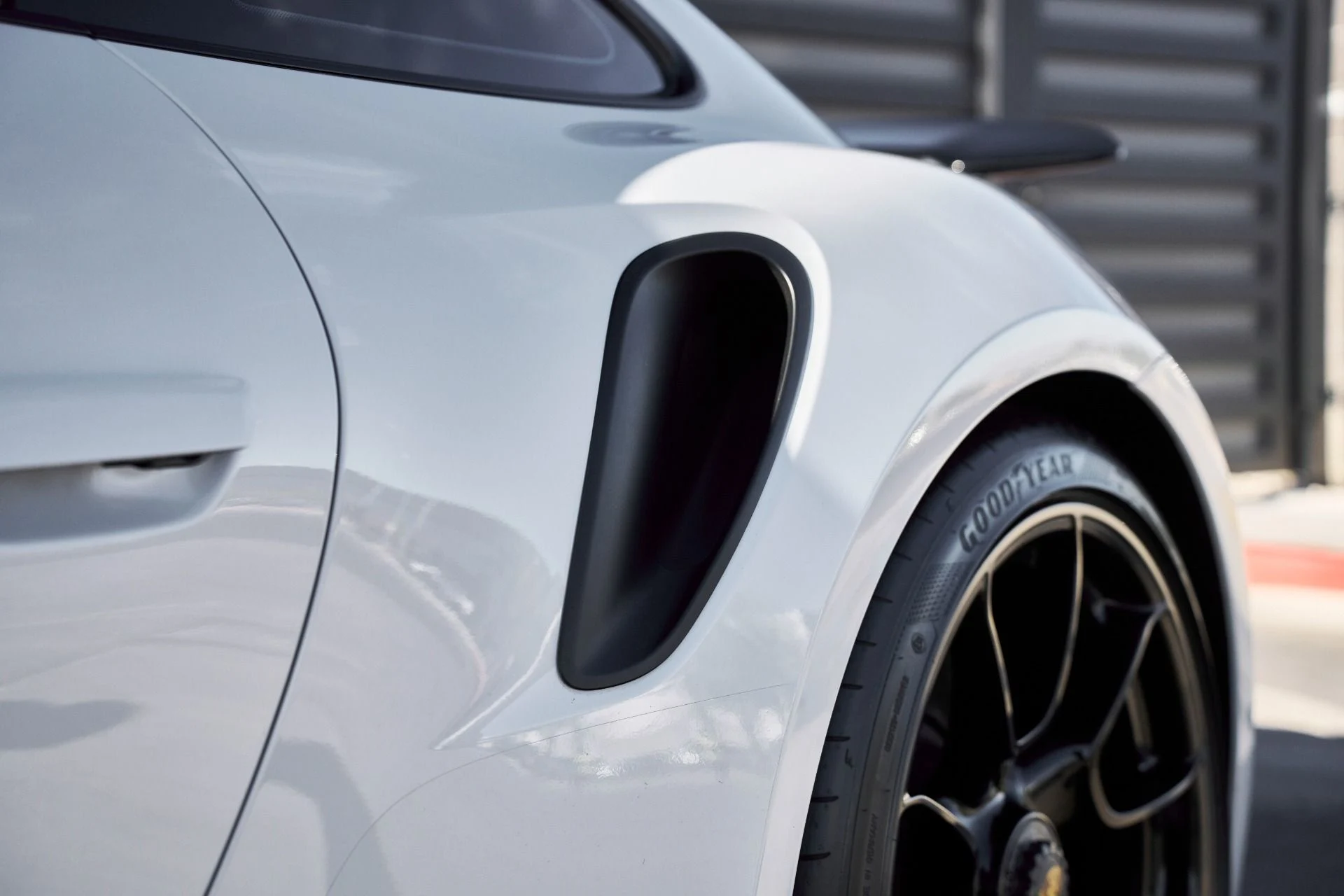 mph007_3290770644_Used_2024_Porsche_911_Turbo_1765332390_409b71ce9d