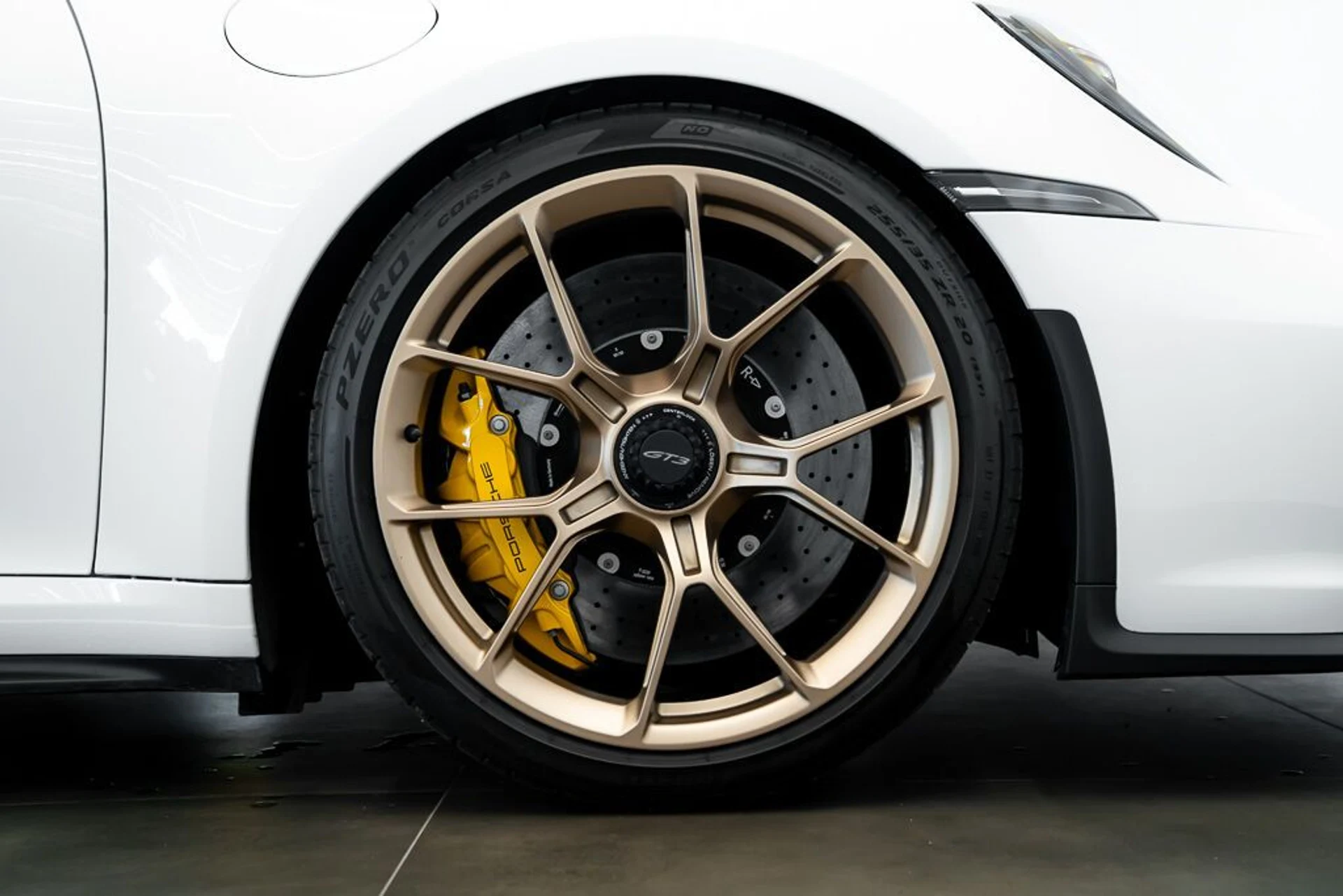 mph007_3305444447_porsche_911_2024_jpg_v_1773863537_a940d88e39