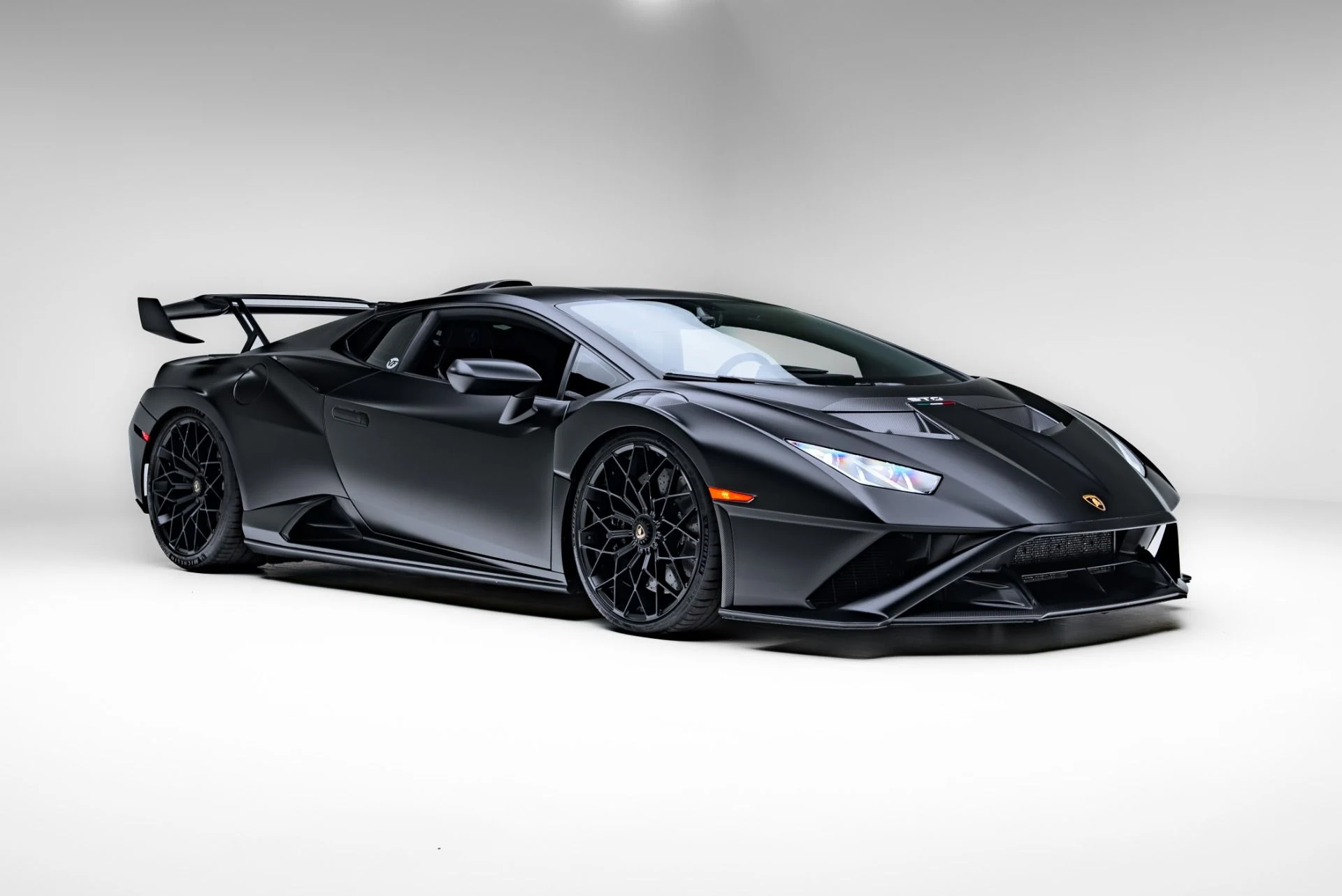 mph007_3307281420_Used_2022_Lamborghini_Huracan_STO_1771969691_ba3183ace1