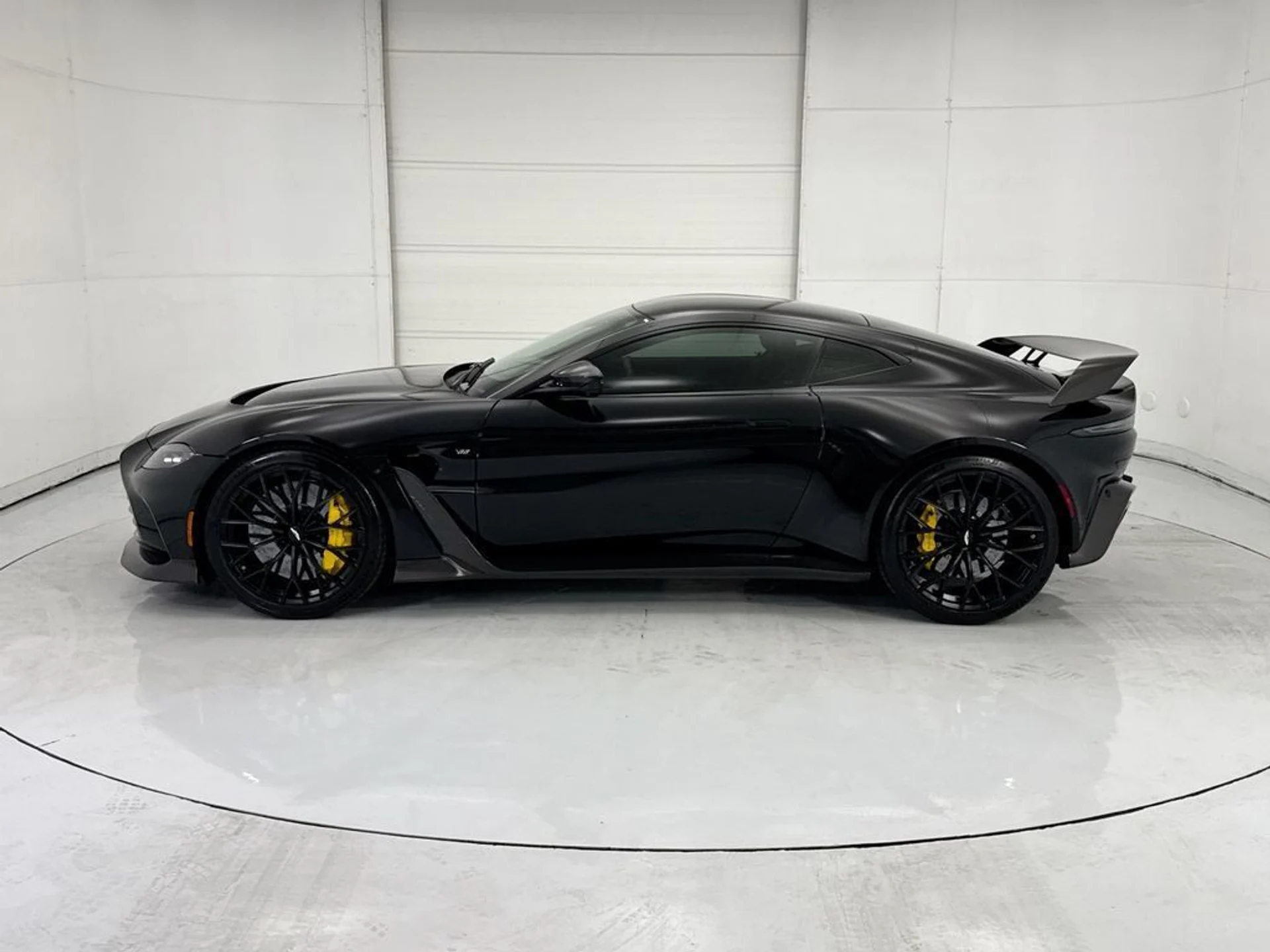 mph007_331067379_used_2023_aston_martin_vantage_v12coupe_8119_23004338_8_1024_cec9c88ad8