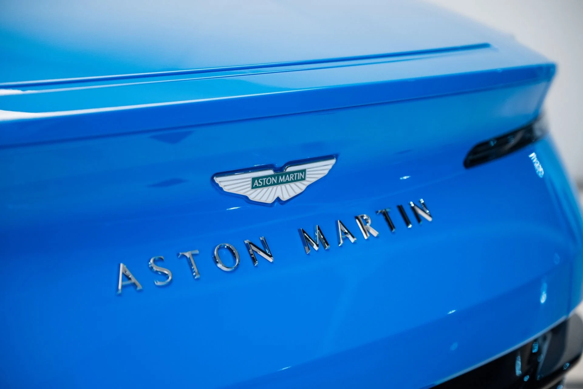 mph007_3318873584_New_2025_Aston_Martin_DB_12_Volante_1741214270_f62bfb836e