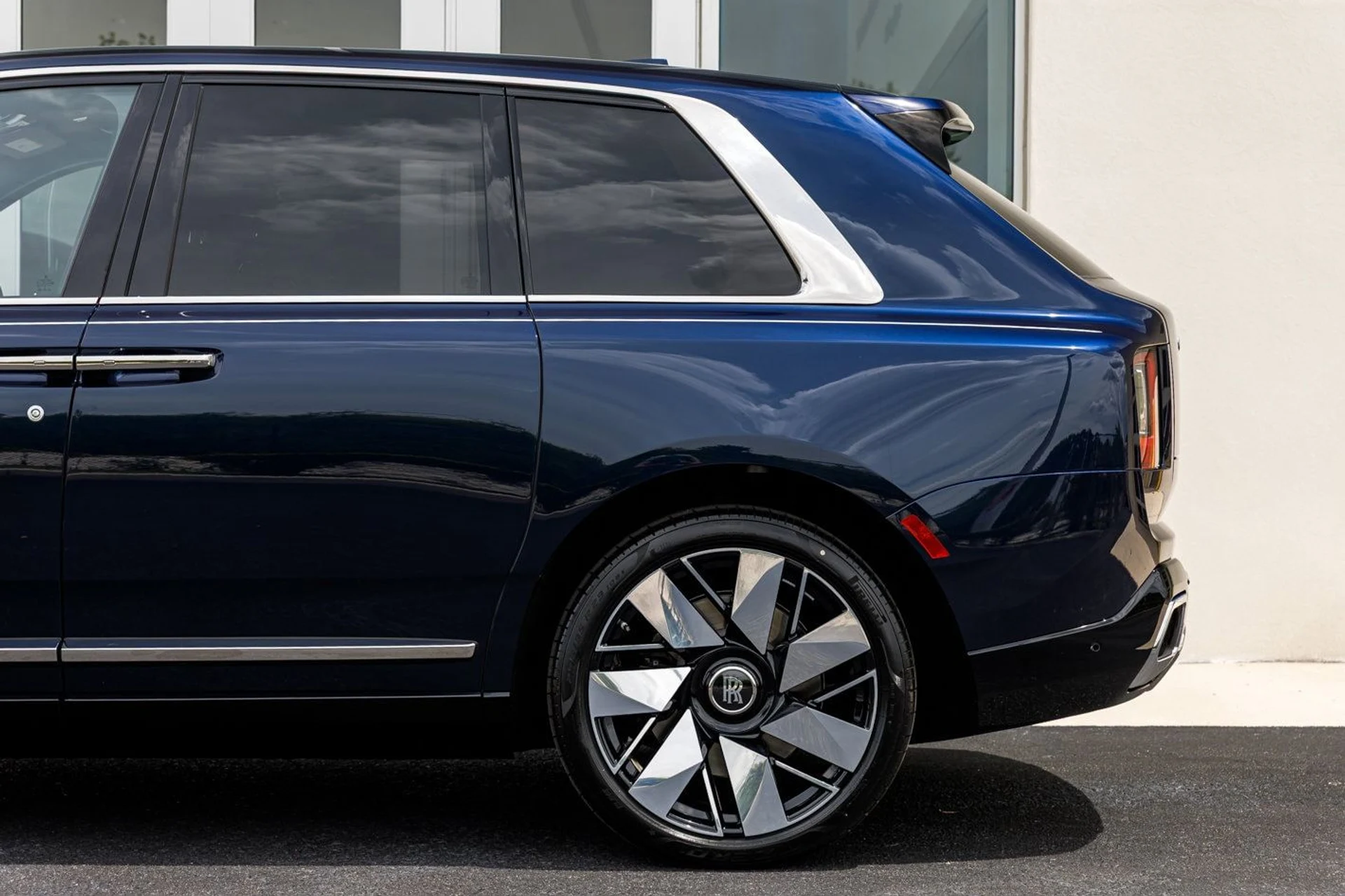 mph007_3319922198_0e5282f225c948b8cf792170785cbd60x_73930ed419