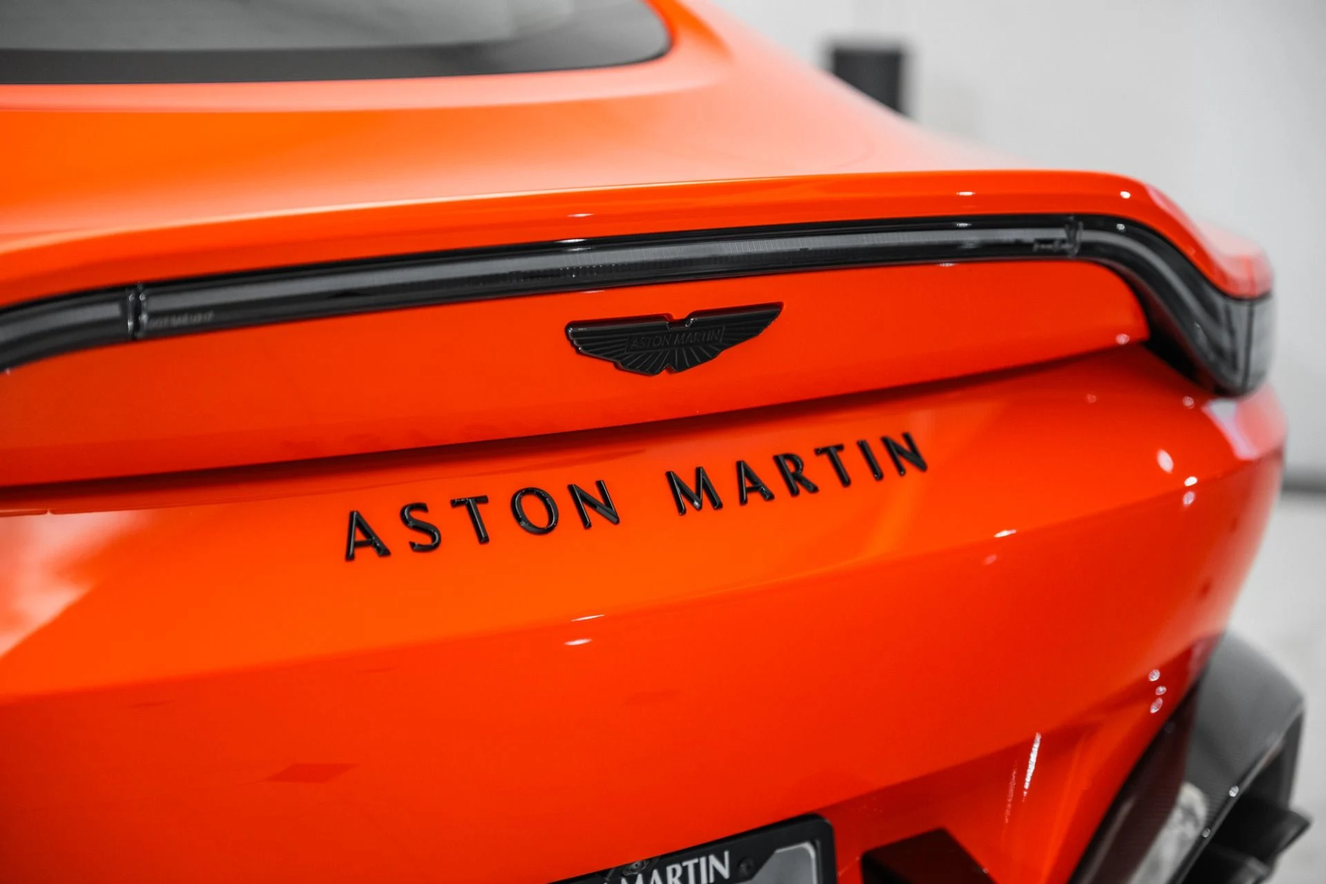 mph007_3323855455_Used_2025_Aston_Martin_Vantage_1754335114_e106b4afb6