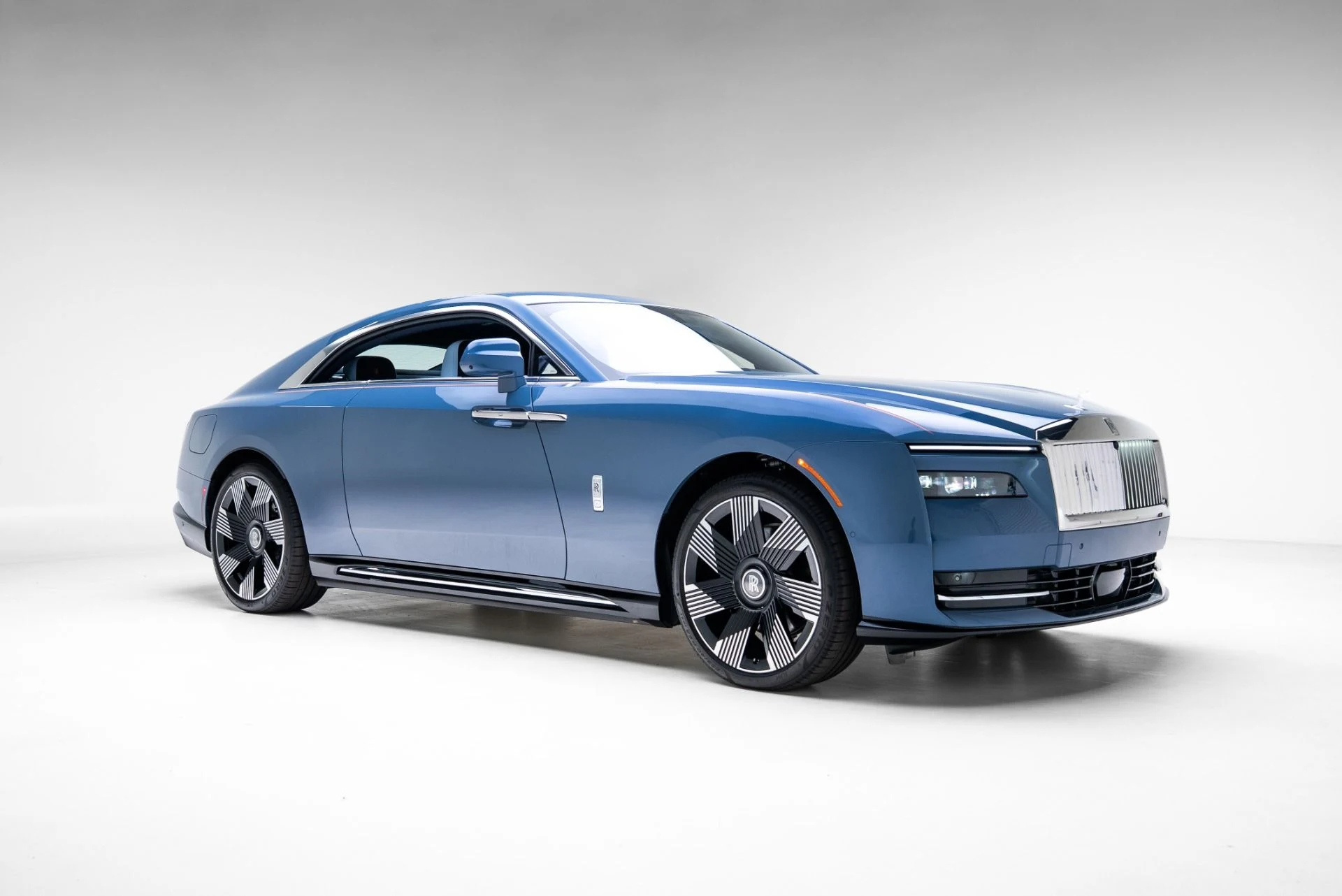 mph007_3327439723_Used_2024_Rolls_Royce_Spectre_1775065047_9025339bbc